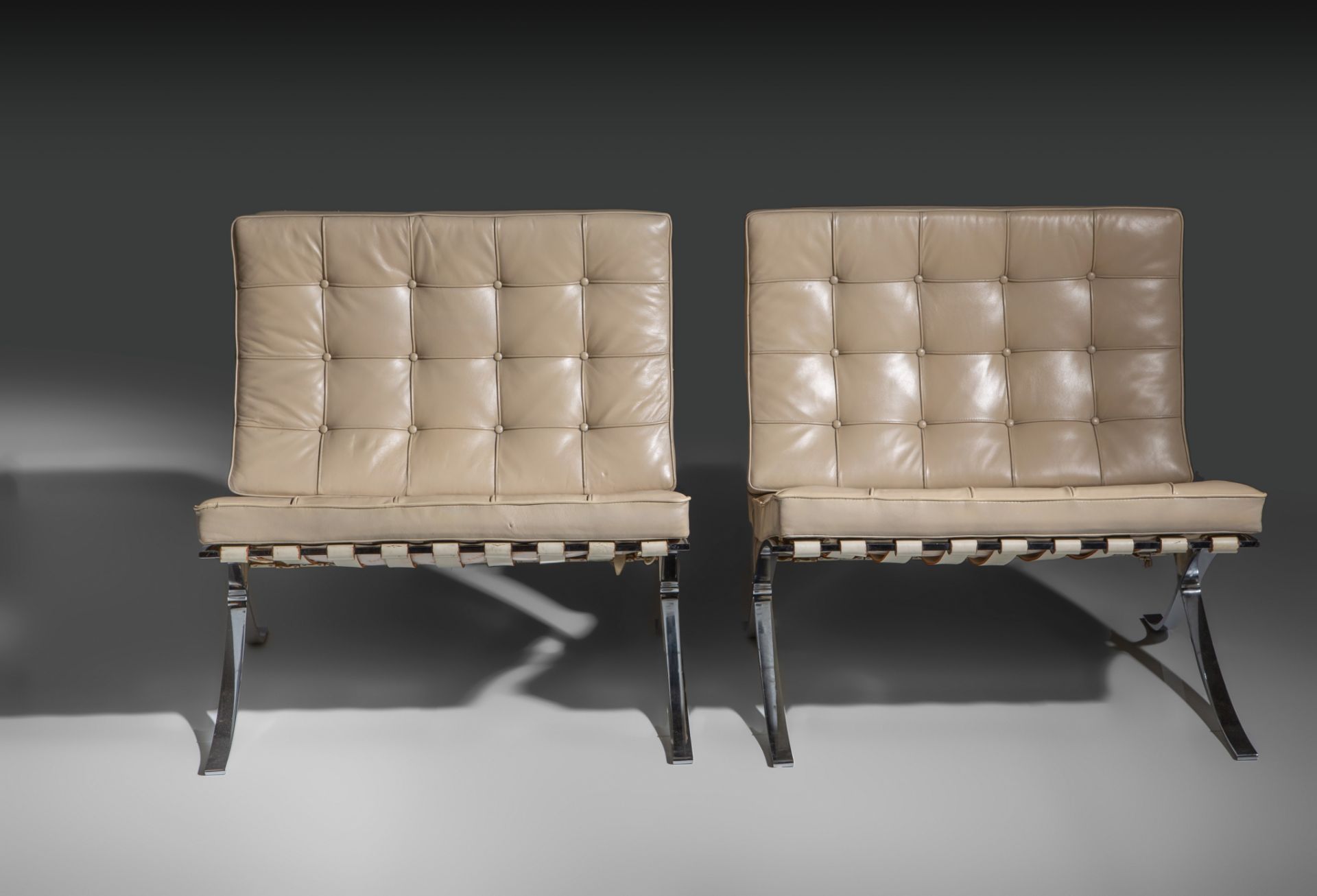 A pair of iconic Barcelona chairs by Ludwig Mies van der Rohe, Knoll International edition, '80s, H - Image 4 of 22