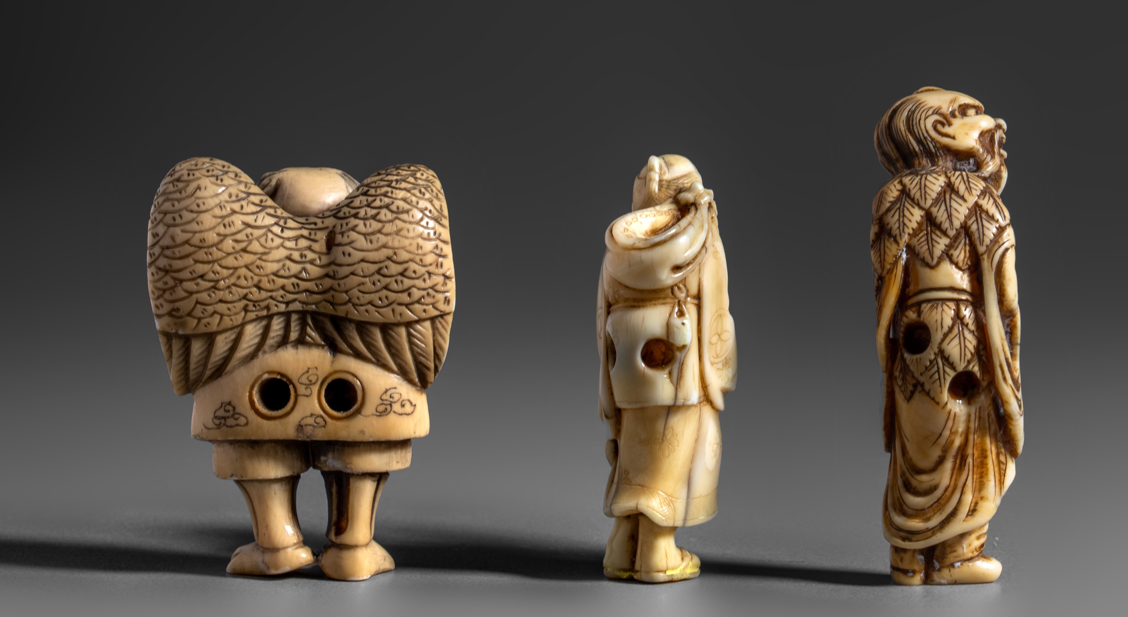 Three Japanese netsuke, Meiji period, H 5,1 - 5,1 - 5,8 cm / 14g - 23g - 12g (+) - Image 3 of 5