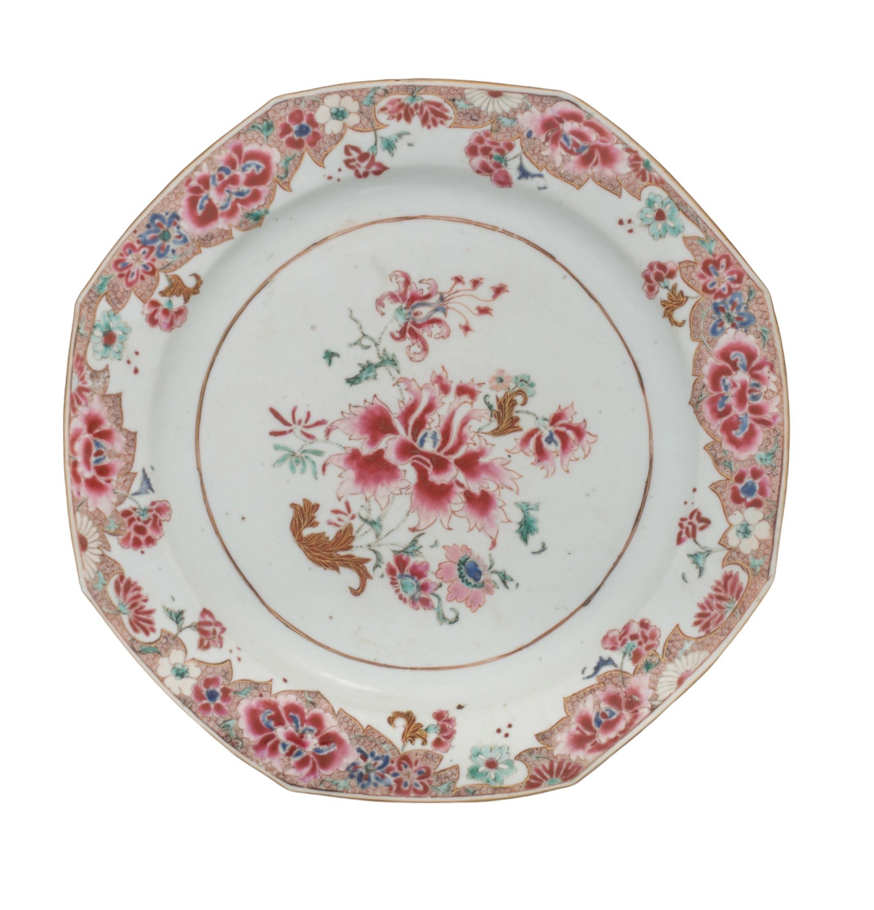 A Chinese famille rose floral decorated octagonal export porcelain charger, Yongzheng period, ø 22,5