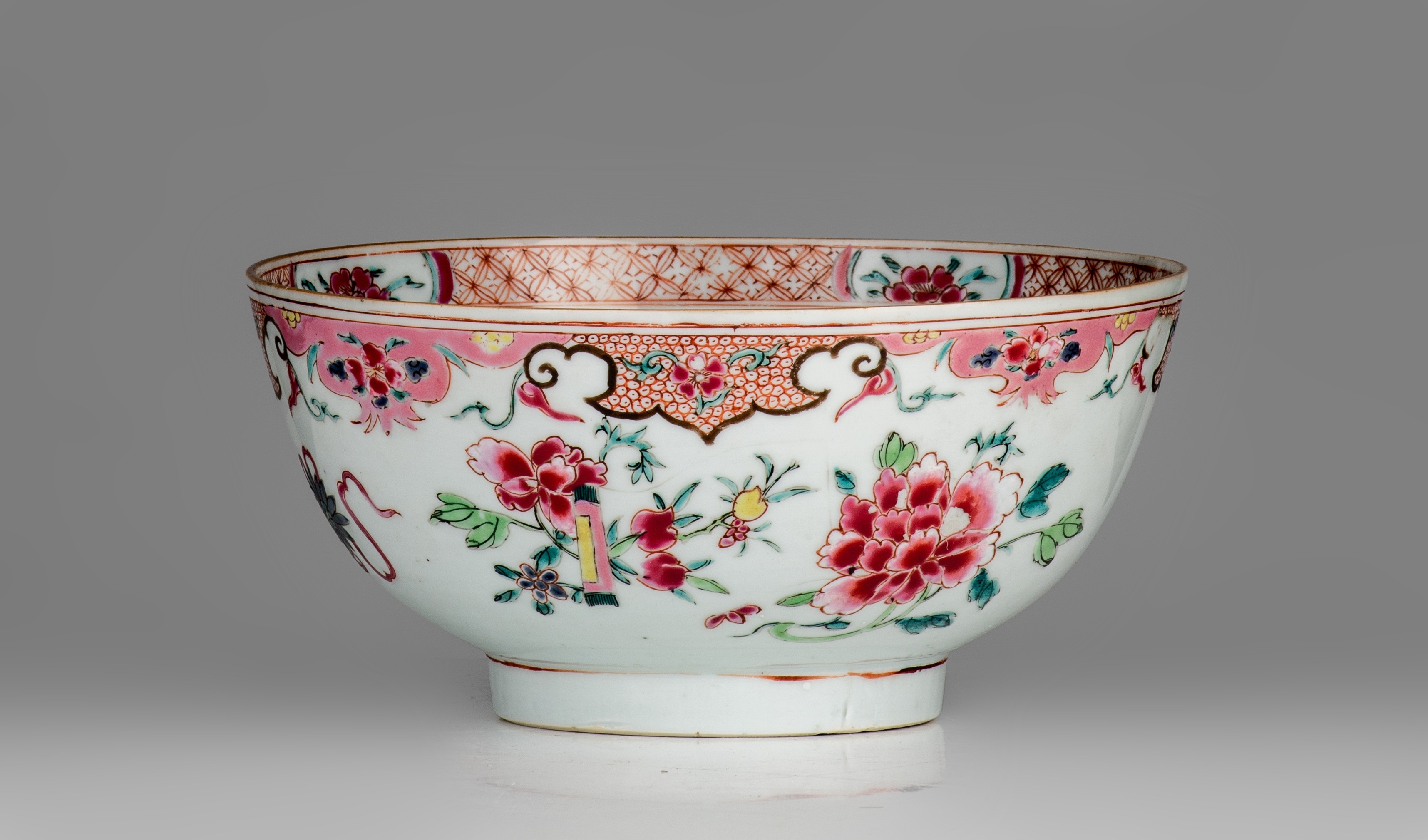 A collection of various Chinese porcelain ware, 18thC and later, largest ø 34,5 cm (5) - Image 44 of 45