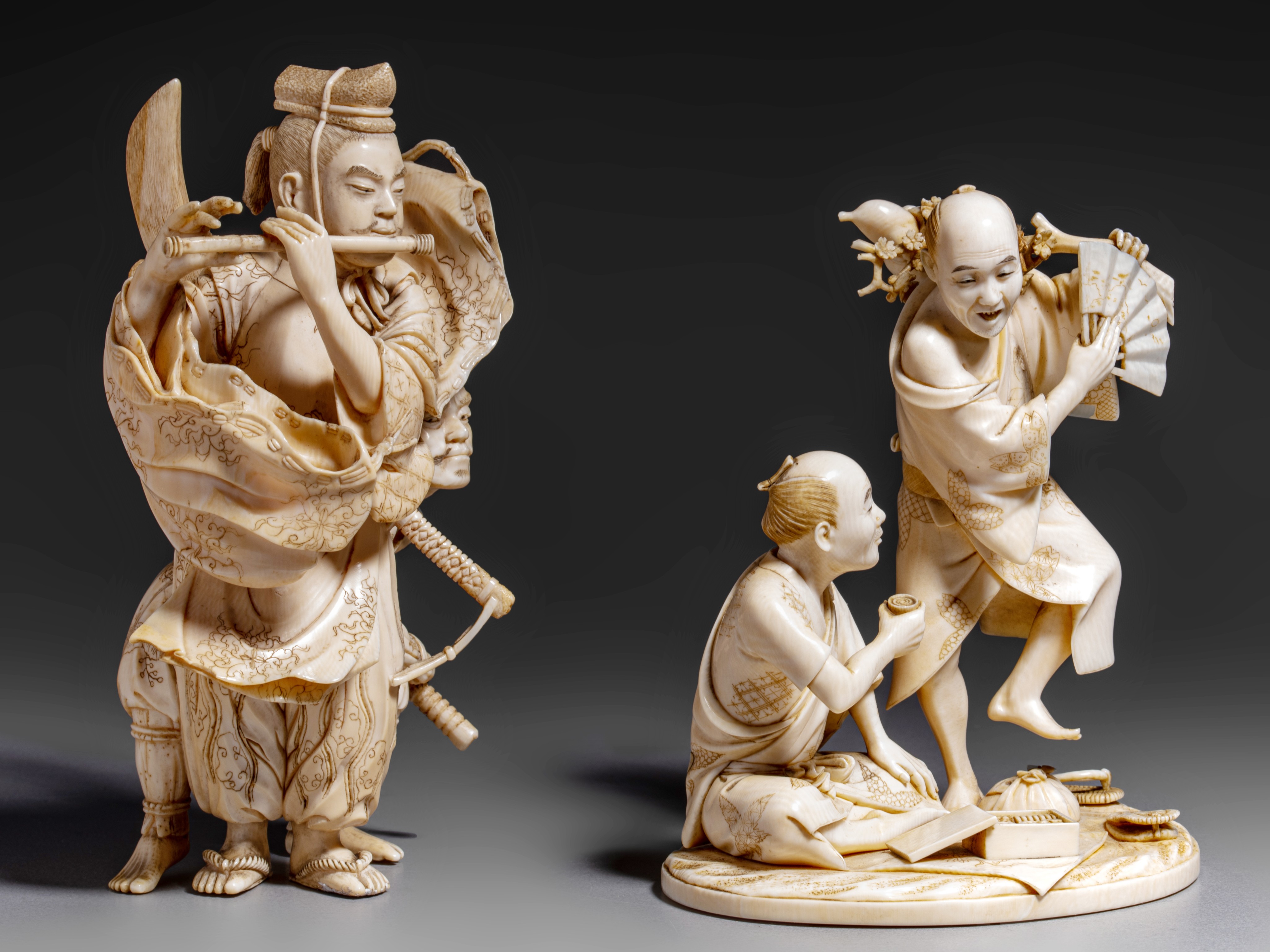 Two Japanese ivory okimono of a group of figures, H 11,2 cm - 13,3 cm, 195 - 233 g (+) - Image 5 of 7