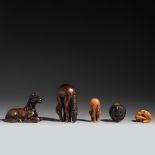 Two netsuke and three ojime, 19th/20thC, H 5,4 cm - W 5,3 cm - H 3,4 cm - H 2,7 cm - H 2,6 cm