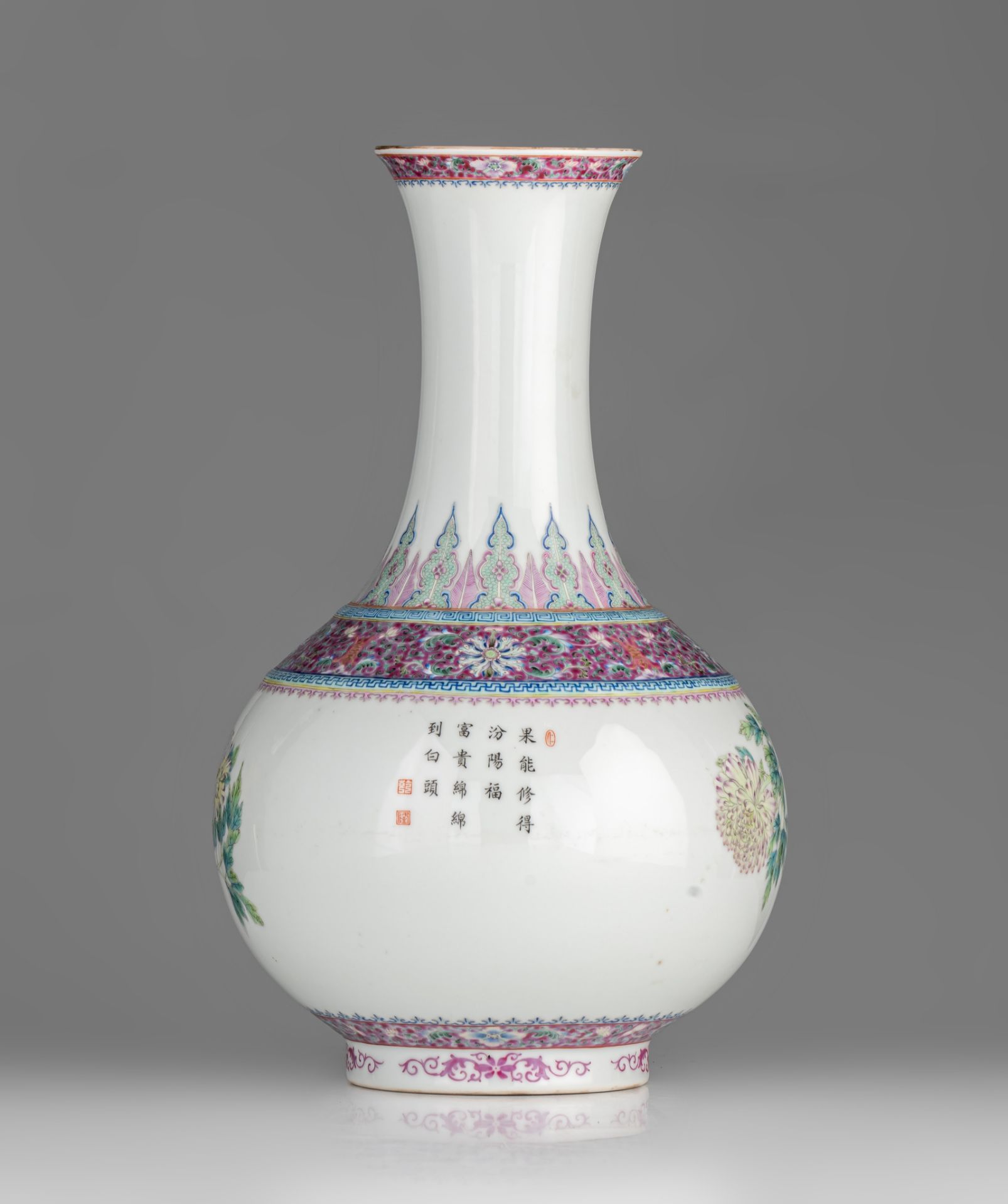 A fine Chinese famille rose 'Birds and Flowers' bottle vase, with a Qianlong mark, Republic period, - Bild 5 aus 9