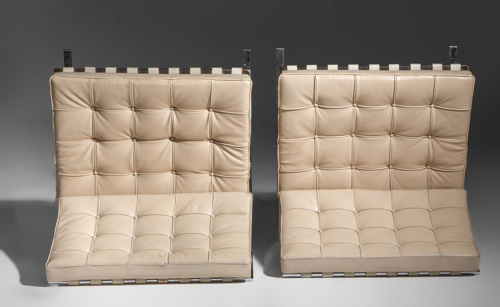 A pair of iconic Barcelona chairs by Ludwig Mies van der Rohe, Knoll International edition, '80s, H - Image 8 of 22