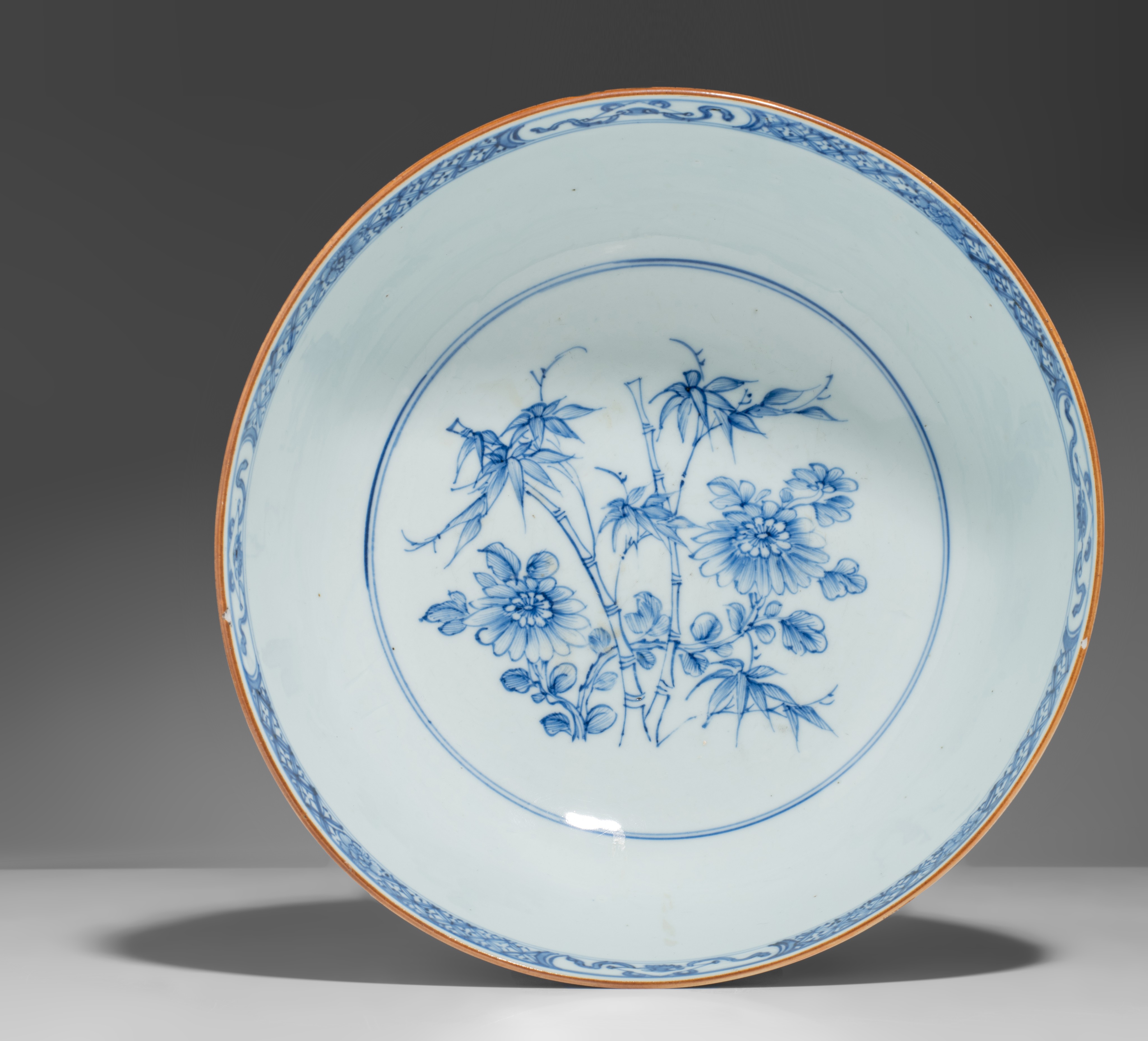 A collection of Chinese Imari and blue and white export ware, 18thC, largest ø 29 cm (6) - Image 2 of 11