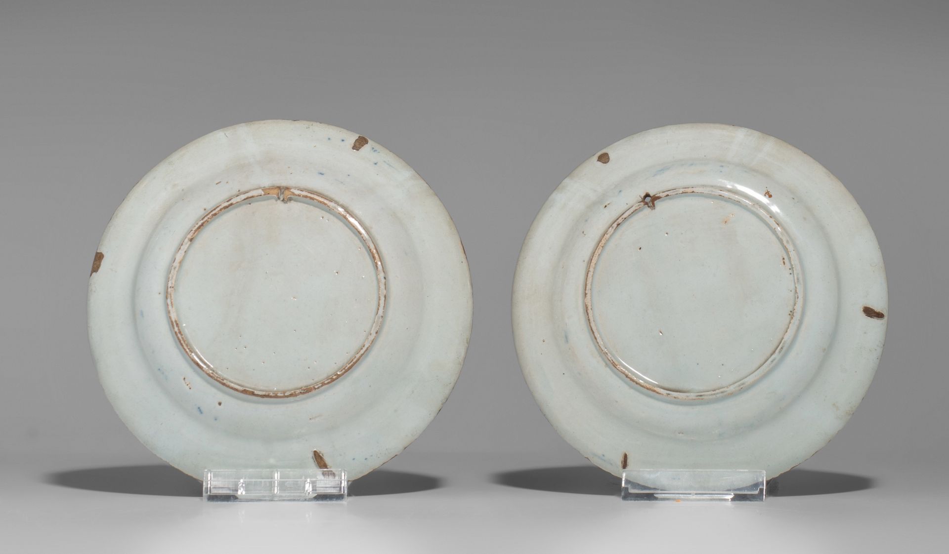 A pair of 18thC Delft plates by Geertruy Verstelle, added 12 blue and white plates, ø 16 - 34 cm - Image 17 of 17