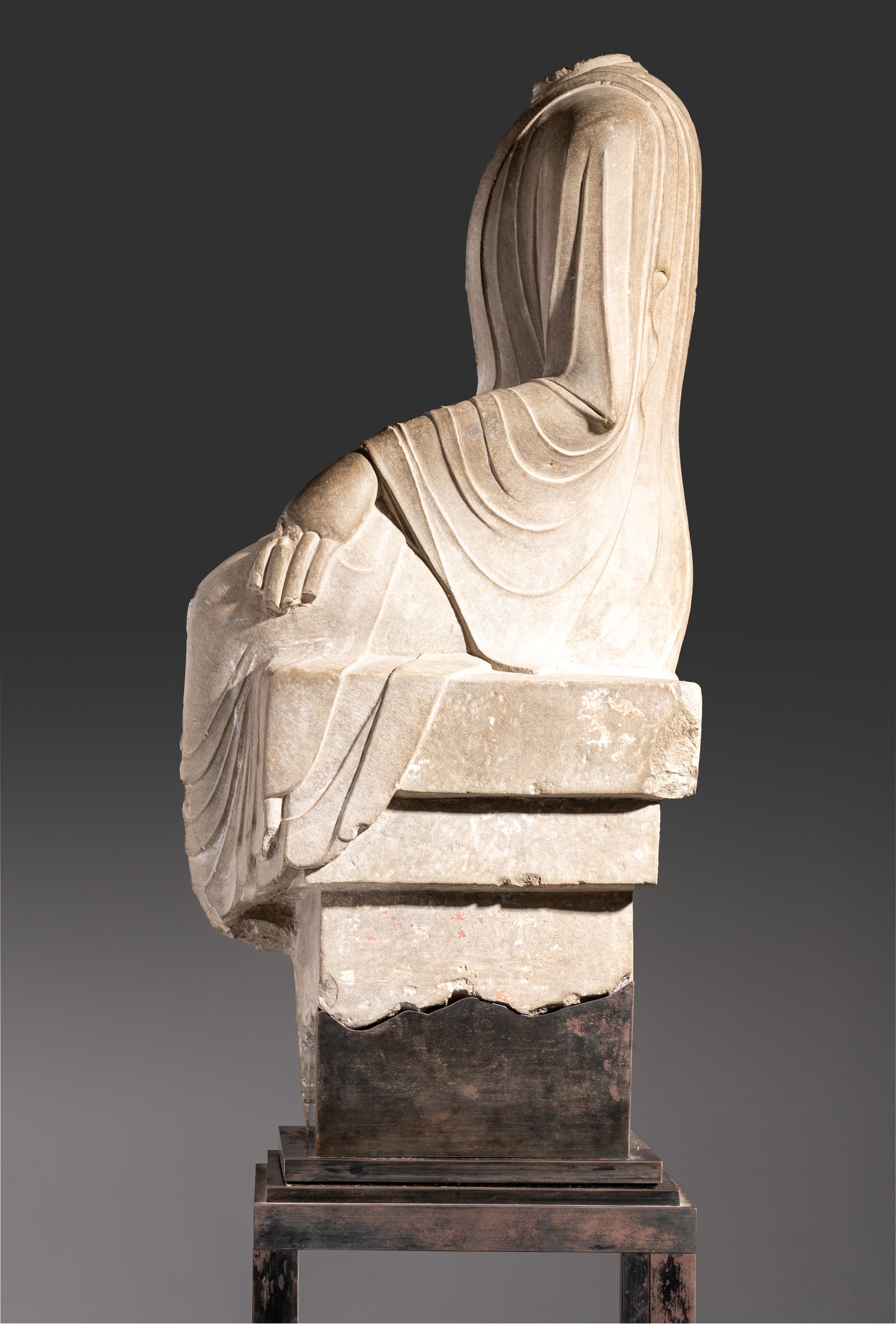 PREMIUM LOT - Full registration and deposit is needed. A Chinese grey limestone figure of a seated - Image 5 of 15