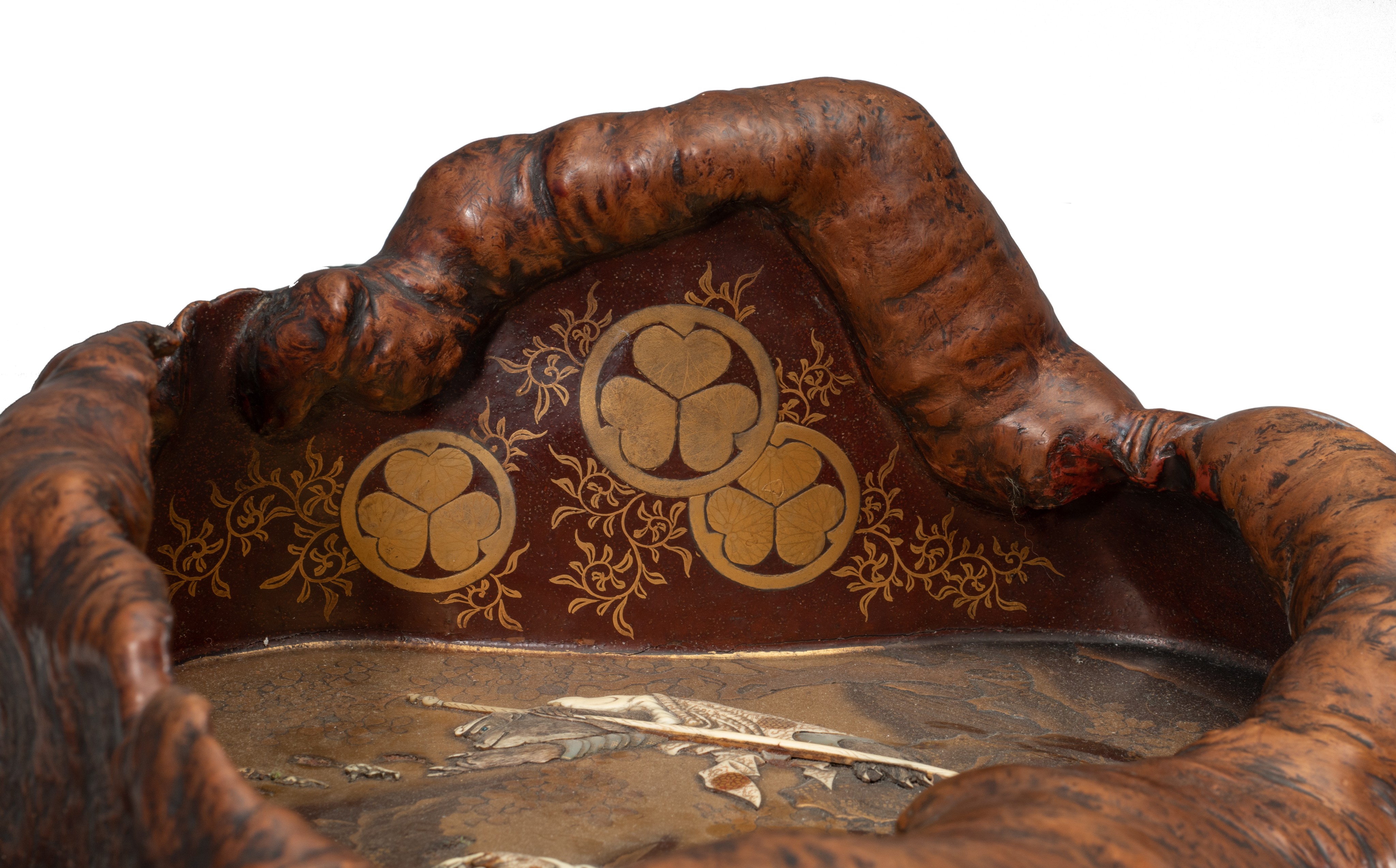A fine Japanese 'Journey to the West' Shibayama inlay and gold lacquered decorative burlwood bowl, m - Image 9 of 11