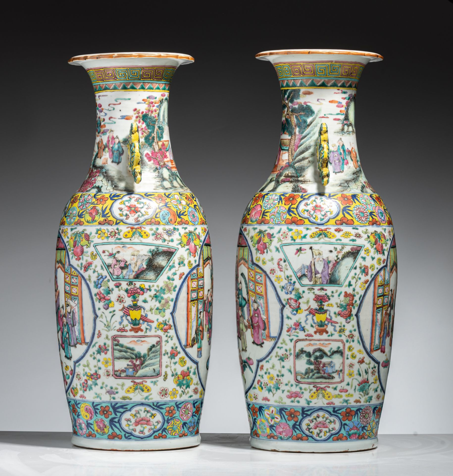 A pair of Chinese famille rose 'Court scene' vases, paired with lingzhi handles, 19thC, H 61 cm - Bild 5 aus 7