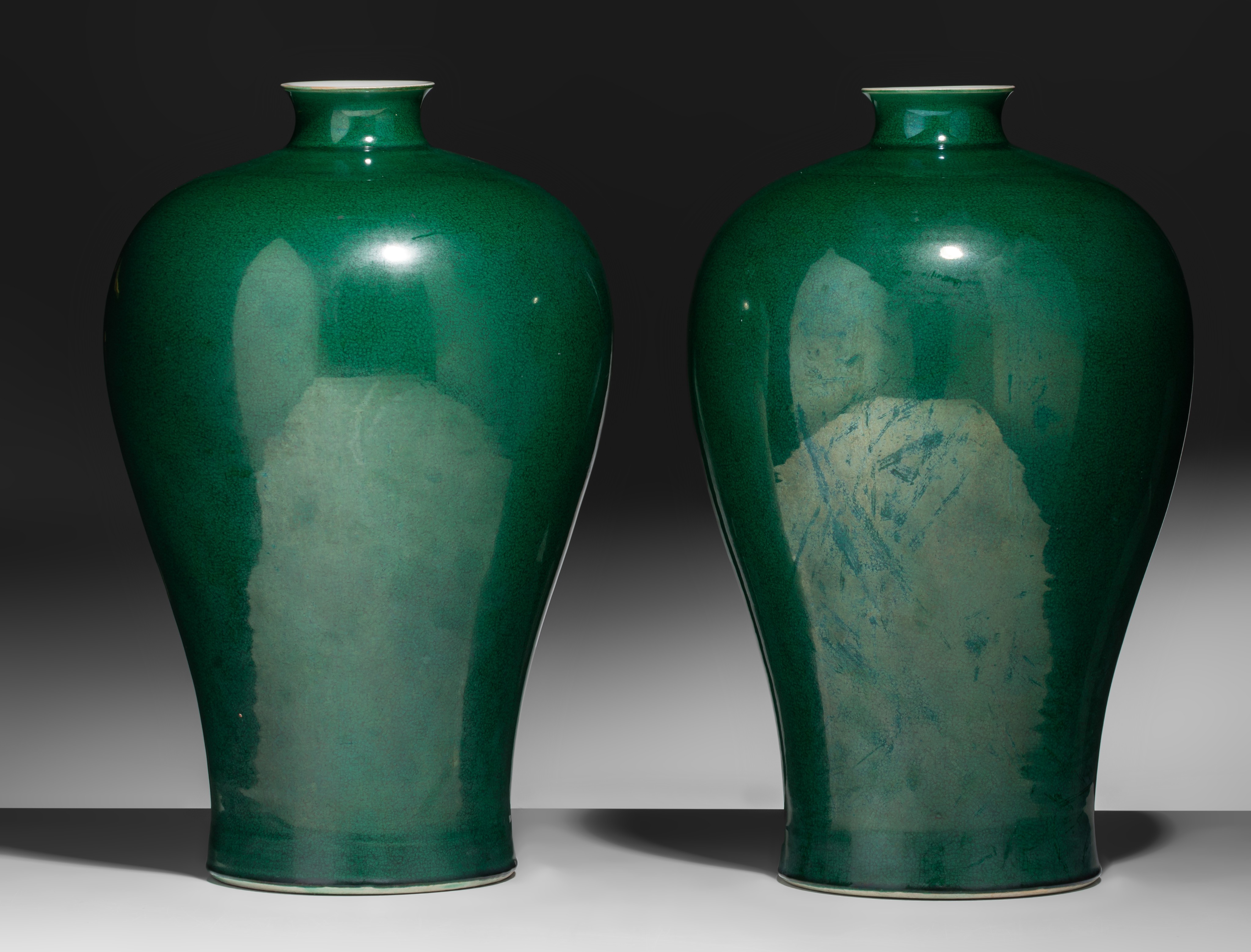 A pair of Chinese monochrome-green glazed meiping vases, with a Yongzheng mark, 20thC, H 38 cm - Image 5 of 9