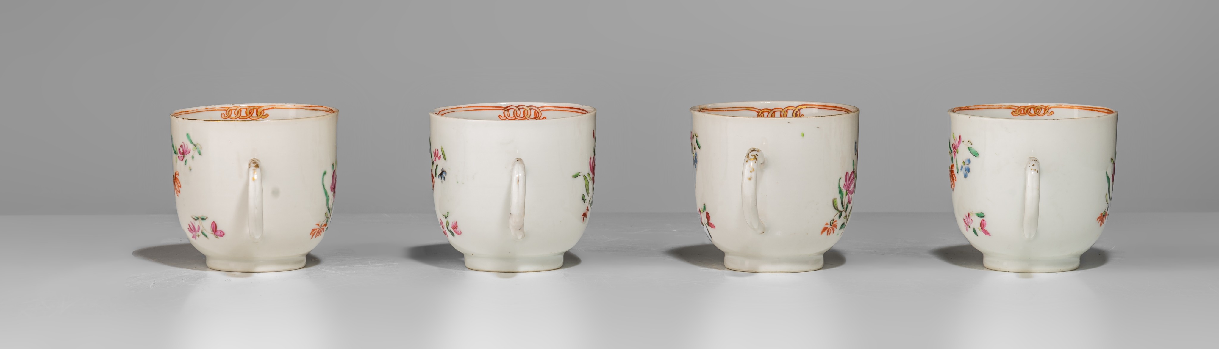 A collection of famille rose and gilt decorated export porcelain ware, 18thC, largest - H 12,5 - 34, - Image 18 of 20