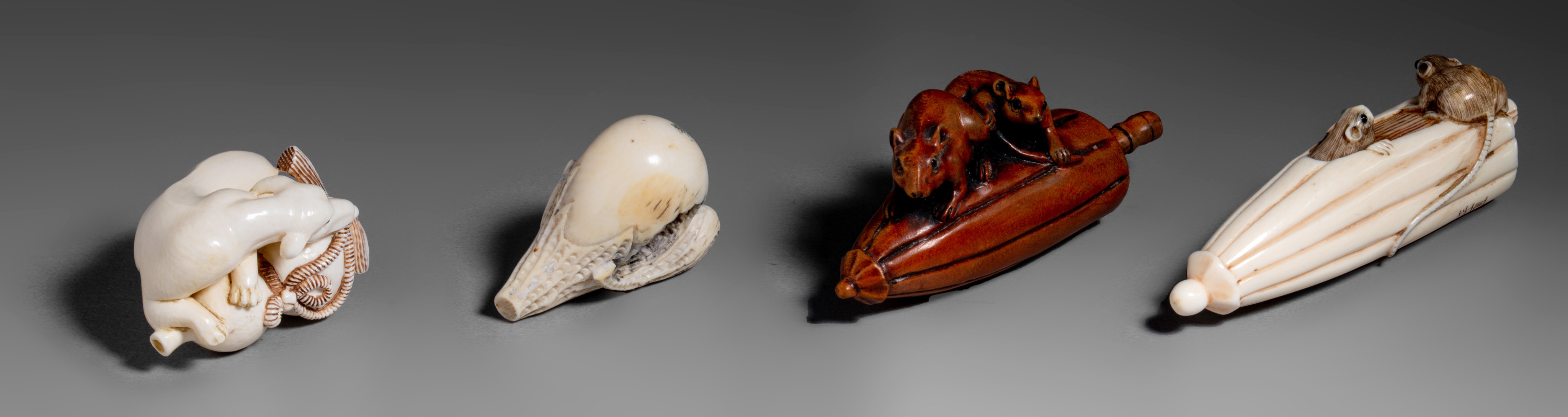 Two ivory netsuke and two ditto okimono, 19th/early 20thC, 25g - 16g - 44g - 24g (+) - Image 2 of 9