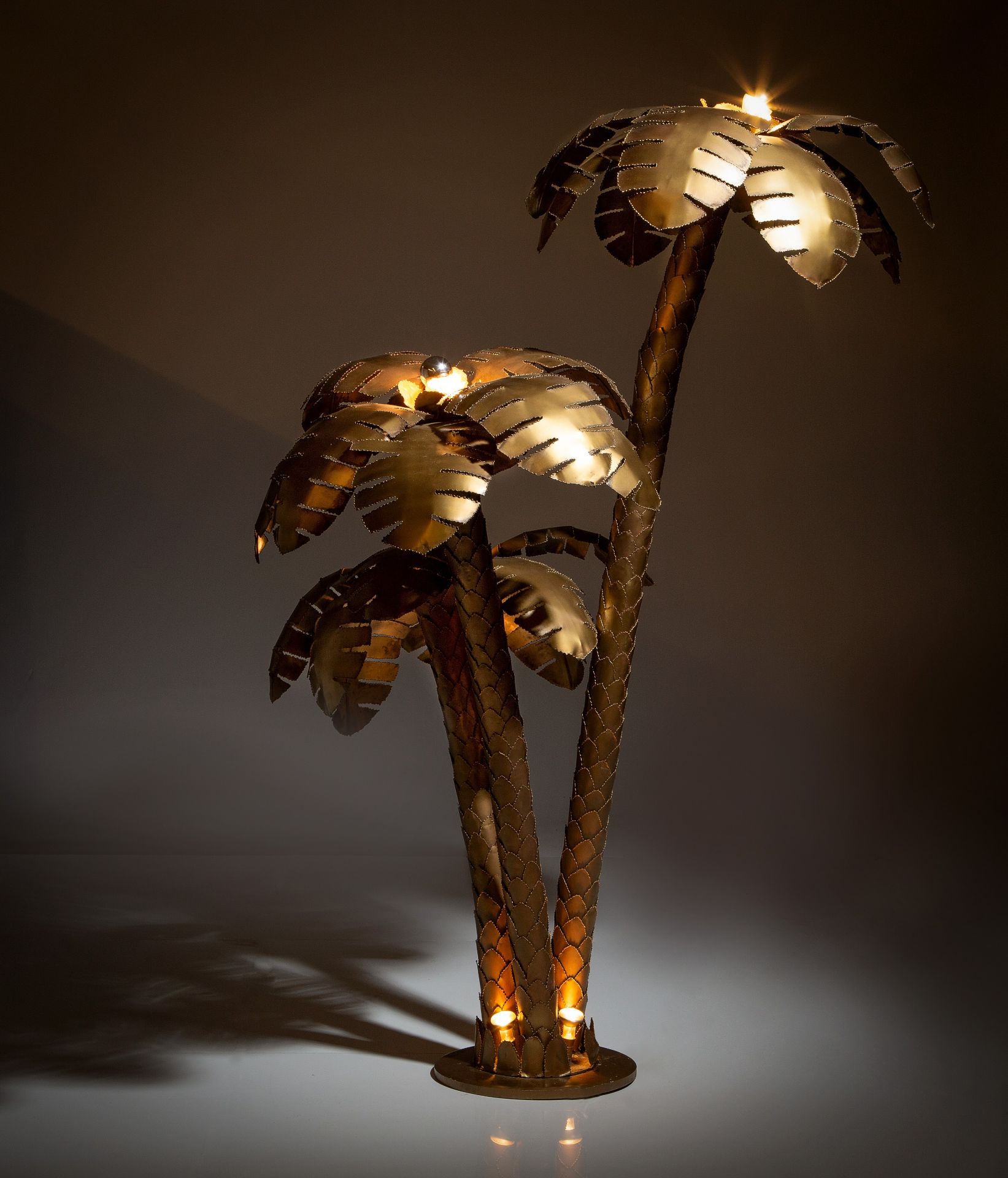 A vintage decorative copy of a palm tree lamp, in the Maison Jansen manner, '70s/80s, H 185 cm - Image 3 of 9