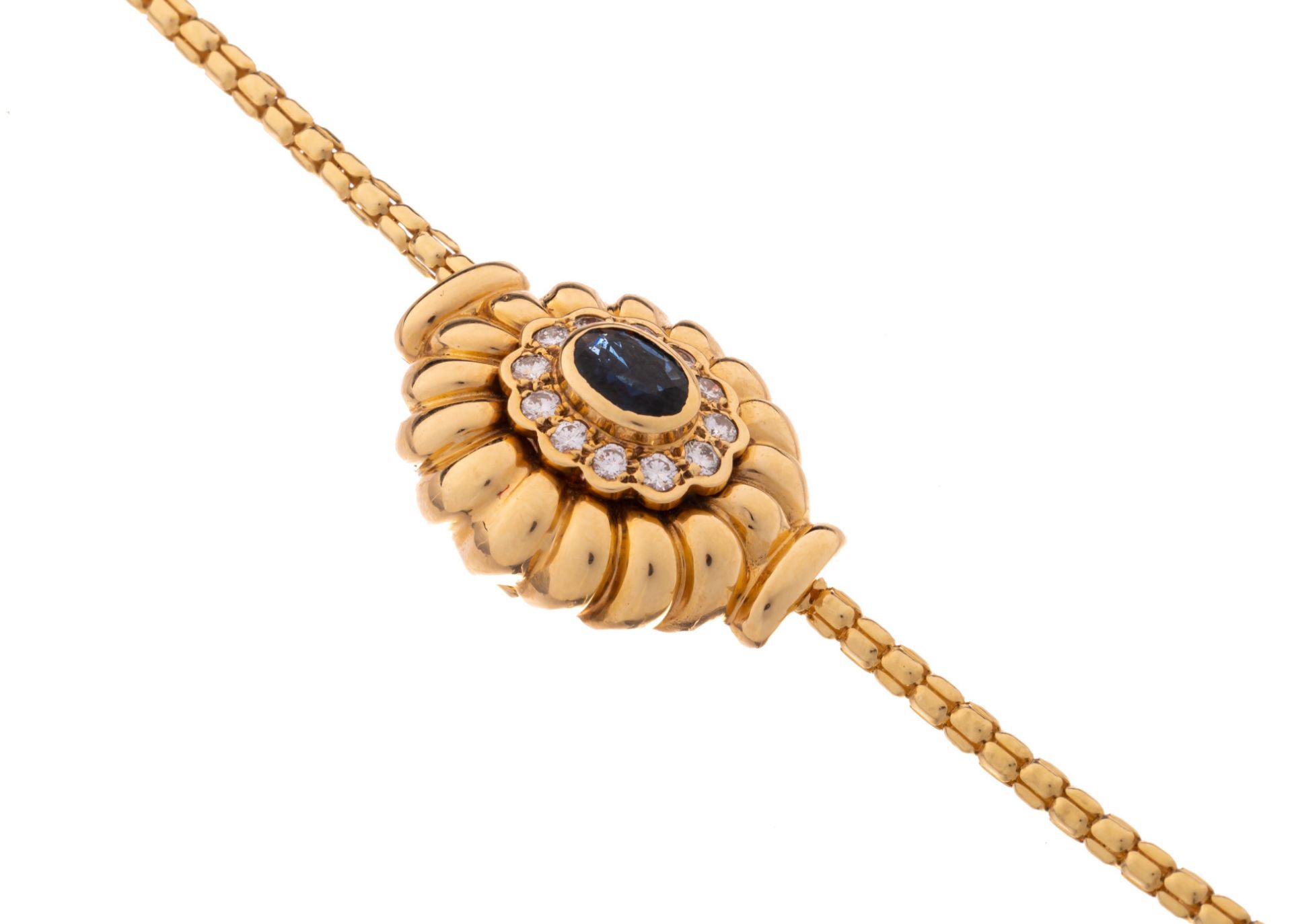 An 18ct gold necklace, the central pendant/brooch set with a sapphire and diamonds, 16,4 g - Image 2 of 5