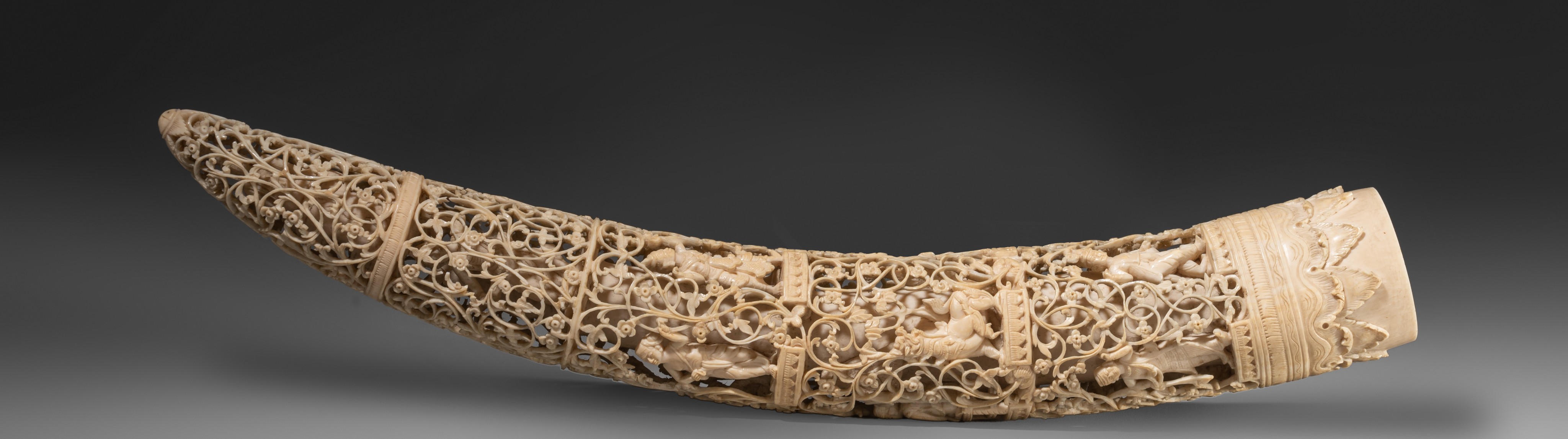 A Burmese sculpted ivory tusk, H 38,1 cm, 624 g, 19thC (+) - Image 5 of 9