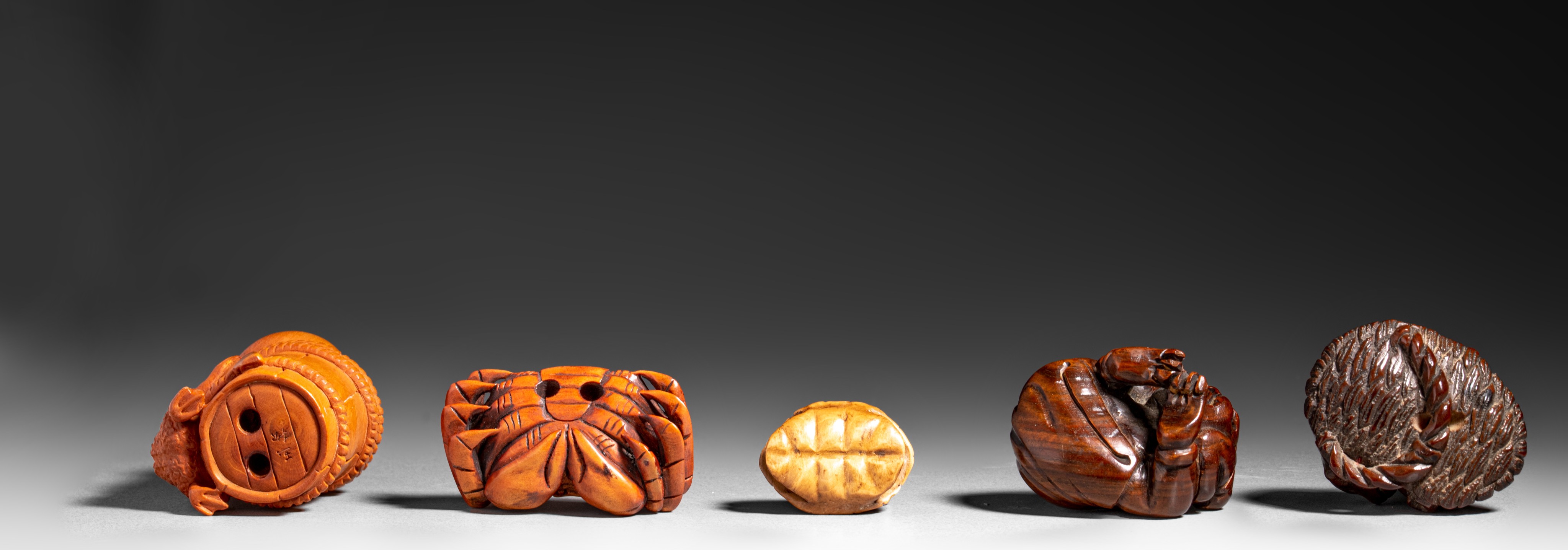 Four netsuke and a ditto ojime, 19th/20thC, H 5,4 cm - W 4,6 cm - W 4,1 cm - W 3,9 cm - H 2,8 cm - Image 7 of 7