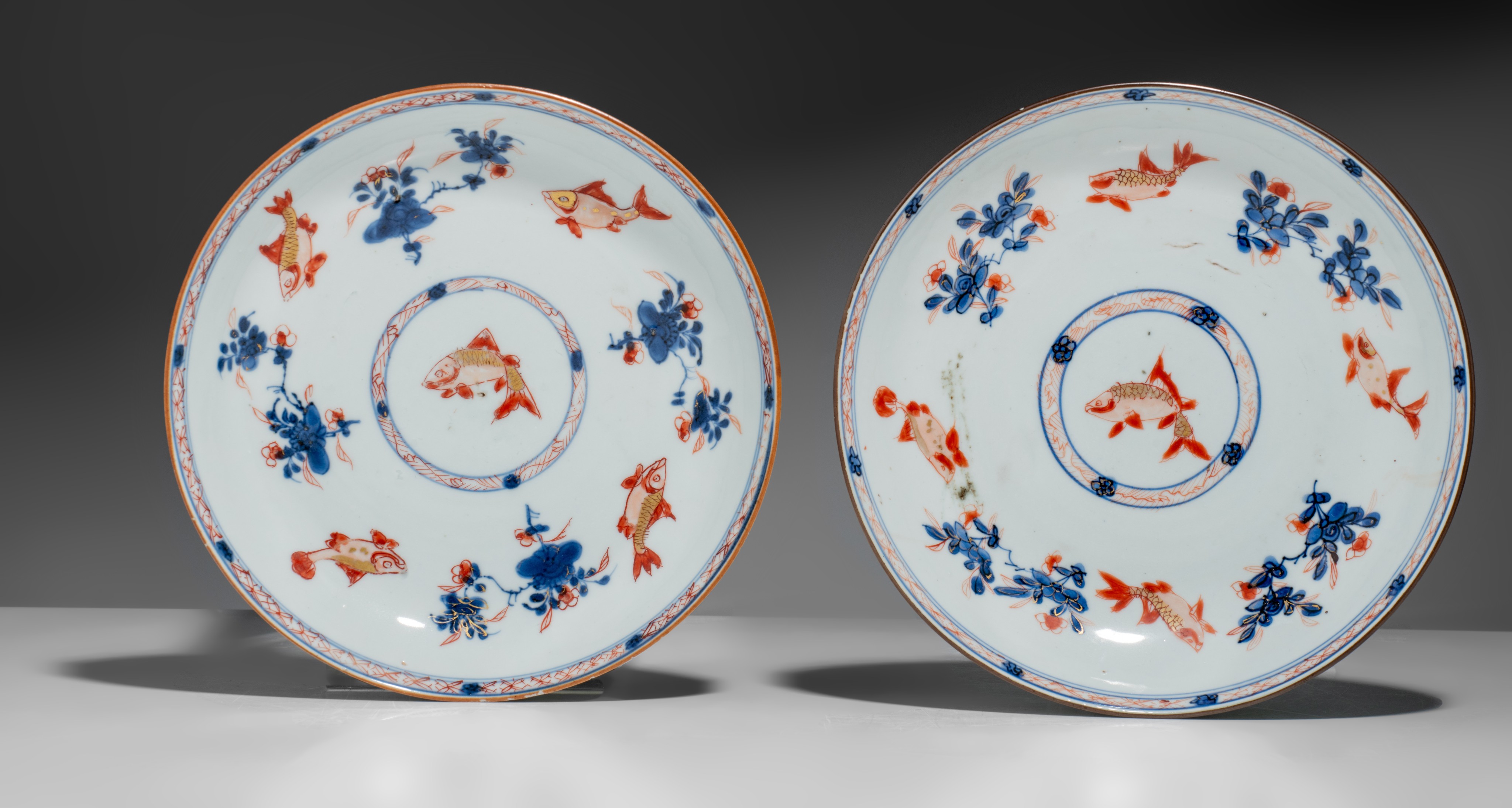 A collection of Chinese Imari and blue and white export ware, 18thC, largest ø 29 cm (6) - Image 10 of 11