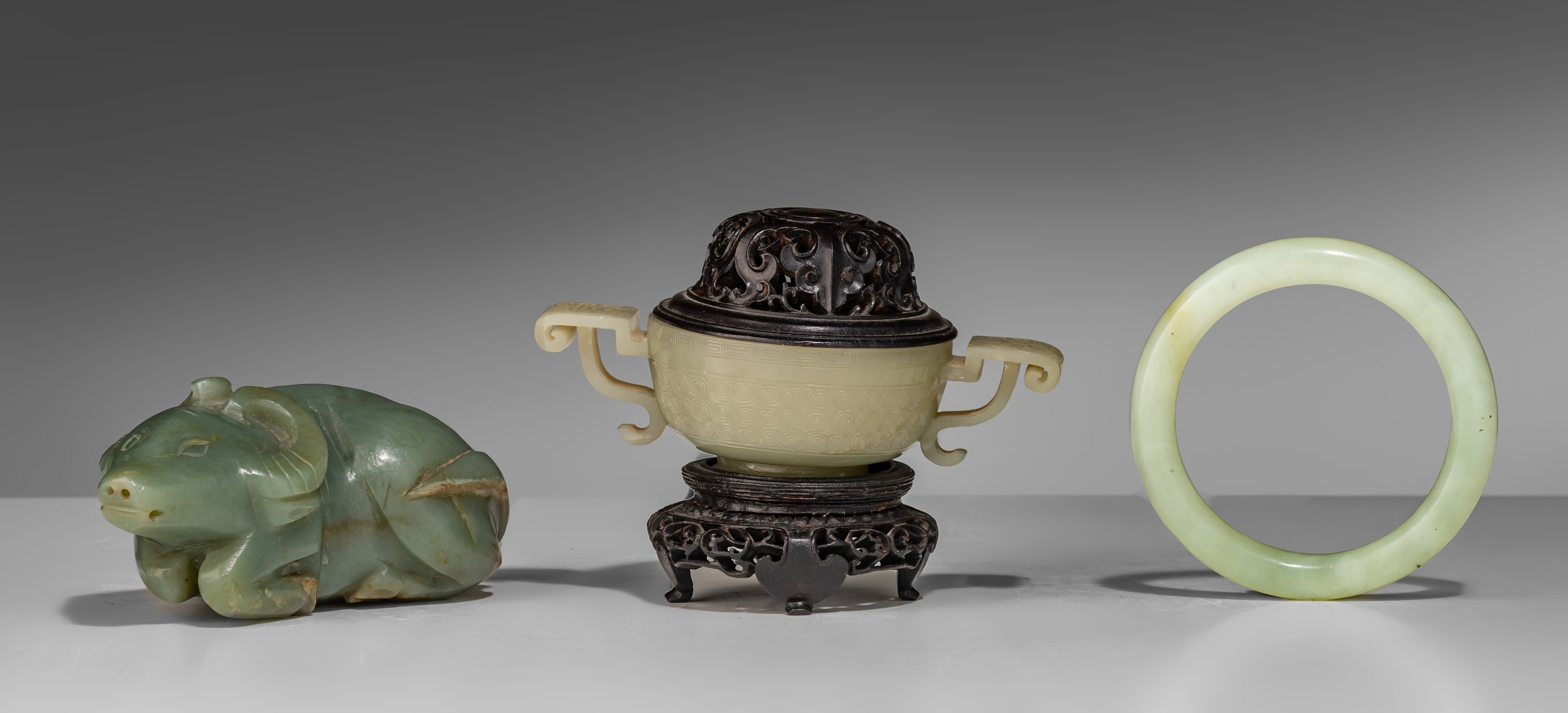 A collection of three jade carvings, Qing dynasty, tallest H 10 cm (total H) - Image 2 of 7