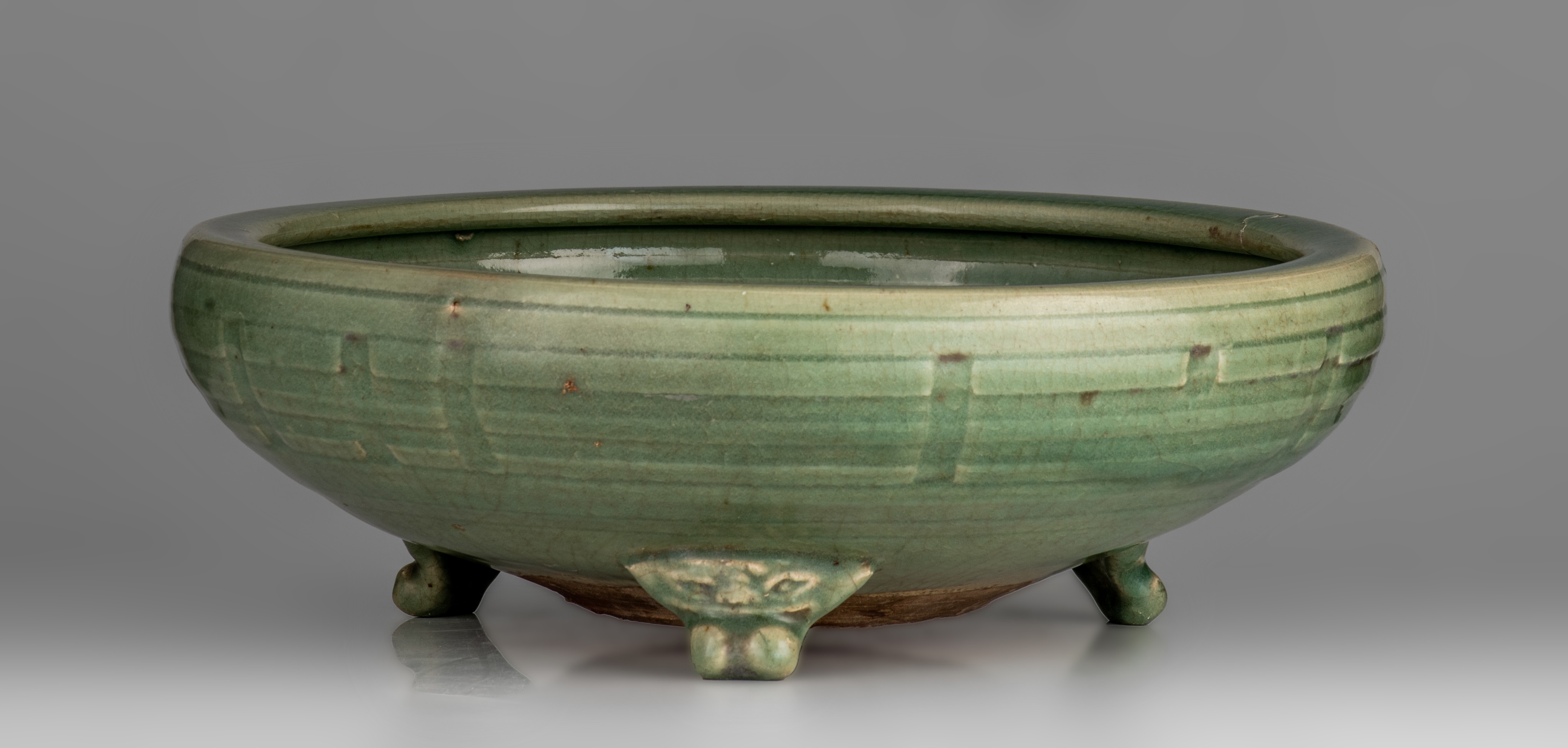 A Chinese longquan celadon tripod censer, late Yuan dynasty, ø 34 - H 11,5 cm - Image 6 of 20