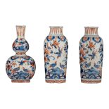 An 18thC Dutch Delft Imari-style cabinet set, H 22 cm