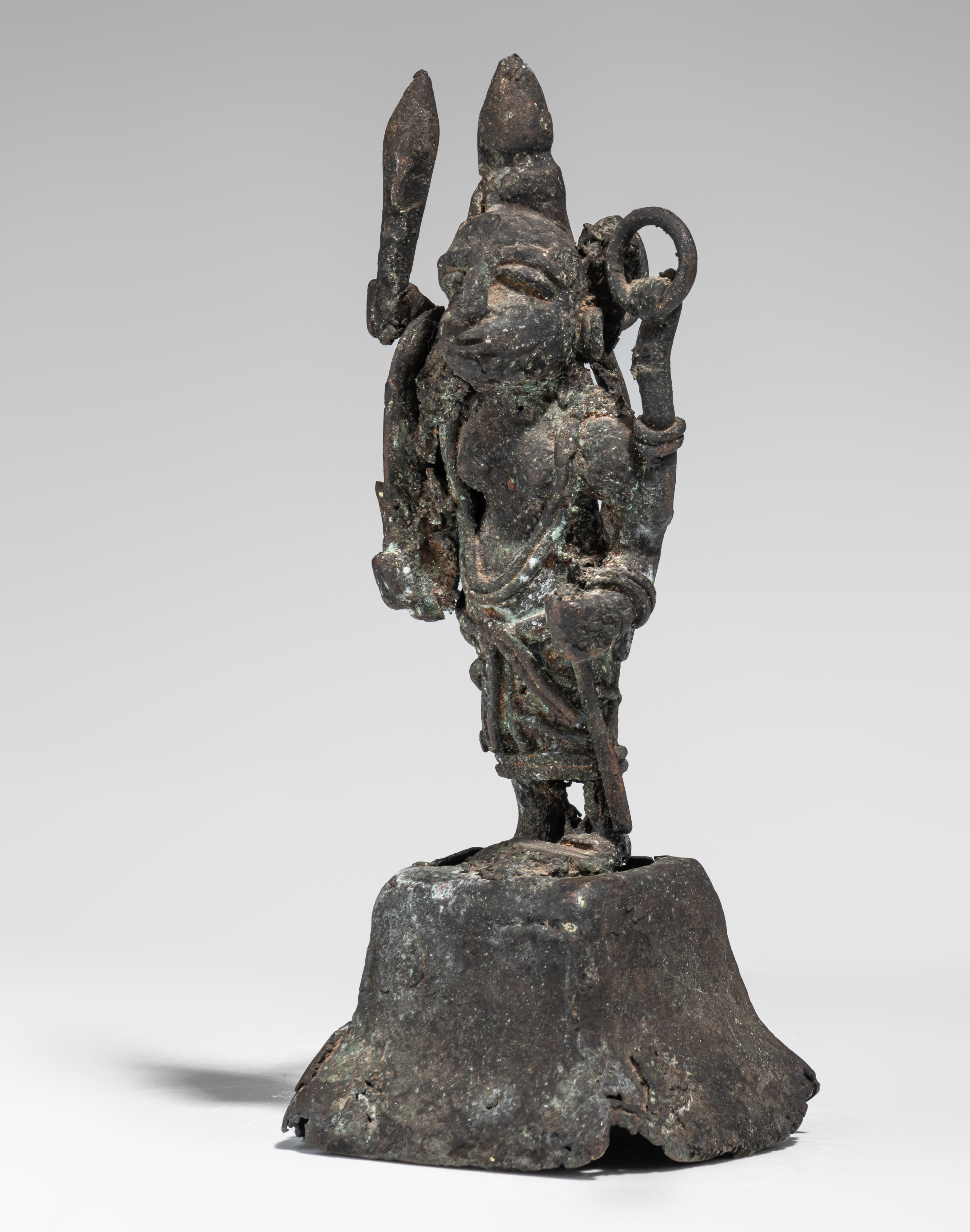 An archaic bronze figure, H 19,5 cm - Image 3 of 8