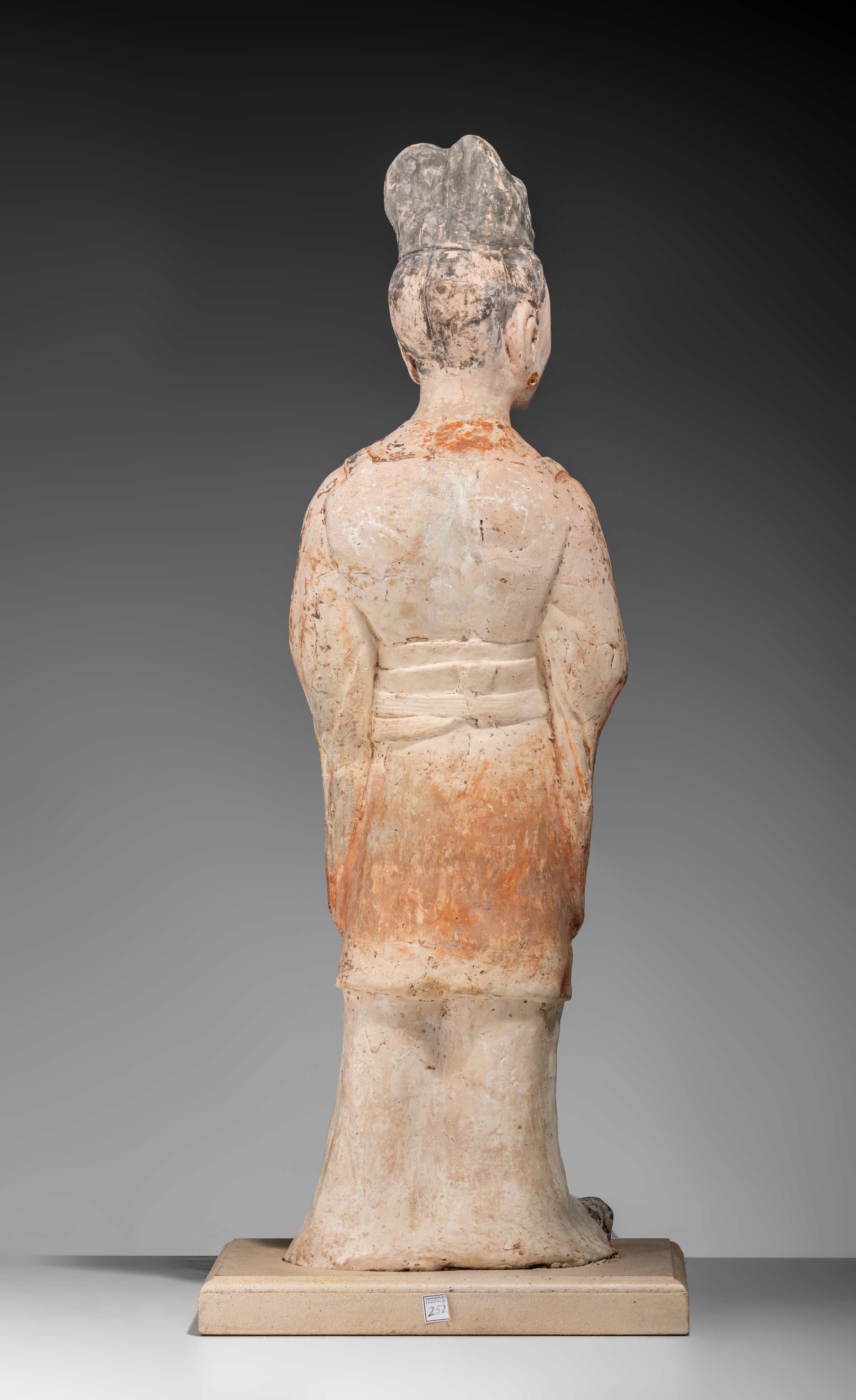 A series of two large Chinese painted pottery figures of officials, Tang dynasty, Total H 64,5 cm - Image 10 of 17