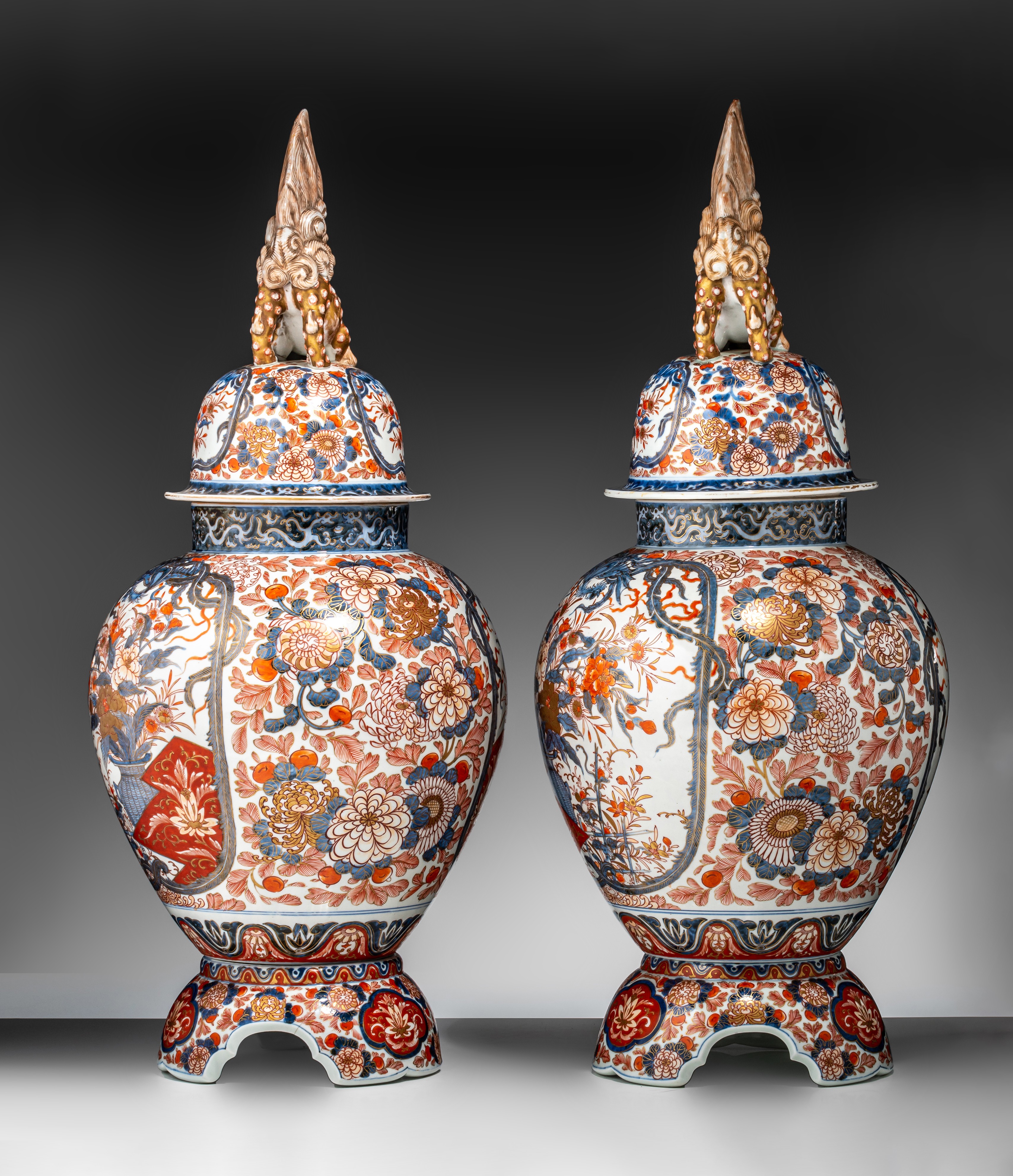 A pair of Japanese Imari covered vases, on a porcelain base, early Meiji, Total H 82,5 cm - Image 3 of 17