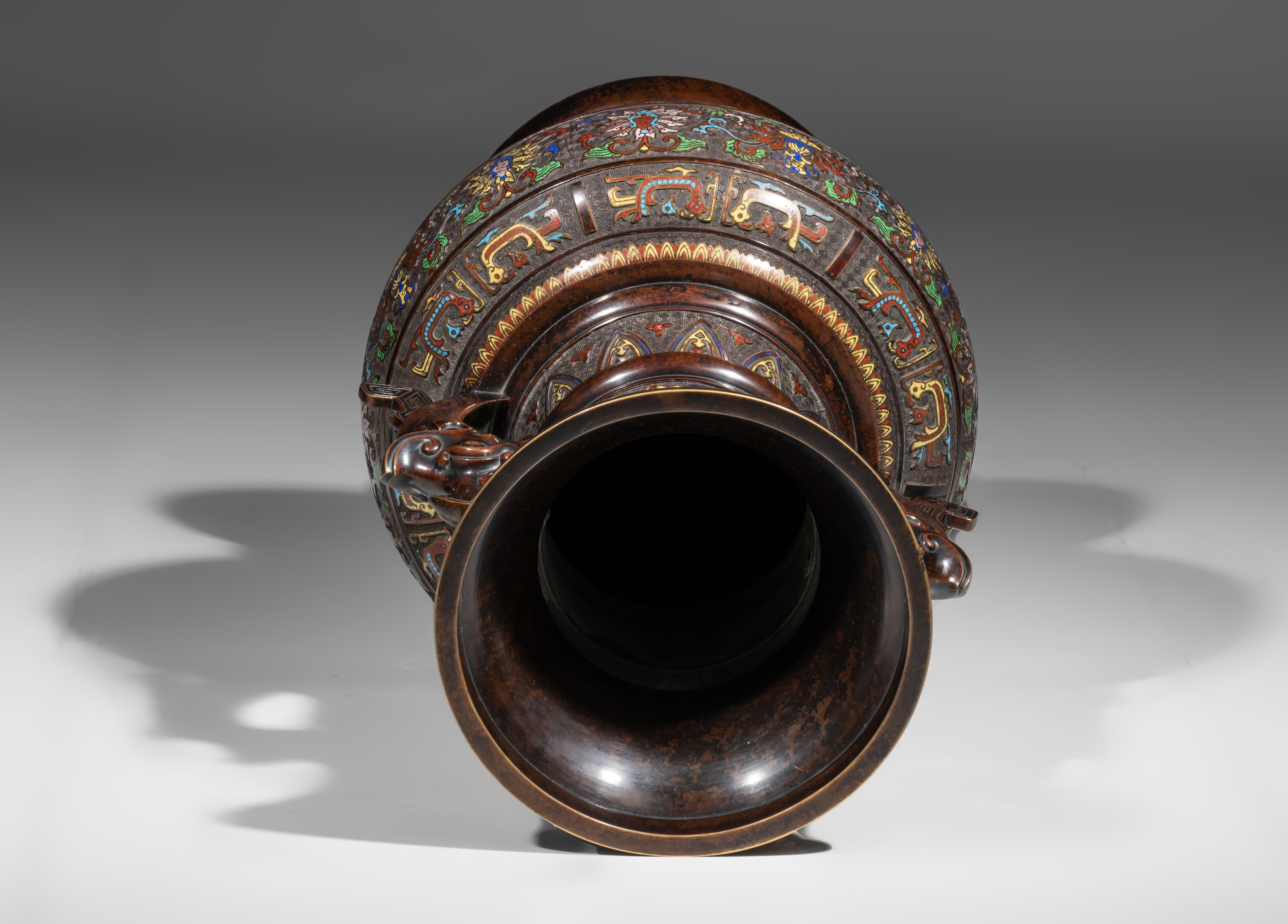 A large Japanese champlevé enamelled bronze vase, late Meiji, paired with beast handles, H 111,5 cm - Image 6 of 11
