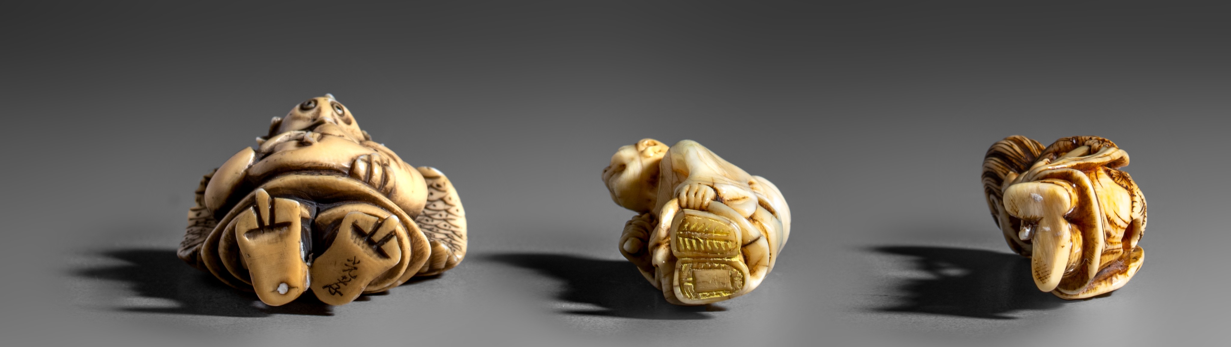 Three Japanese netsuke, Meiji period, H 5,1 - 5,1 - 5,8 cm / 14g - 23g - 12g (+) - Image 5 of 5