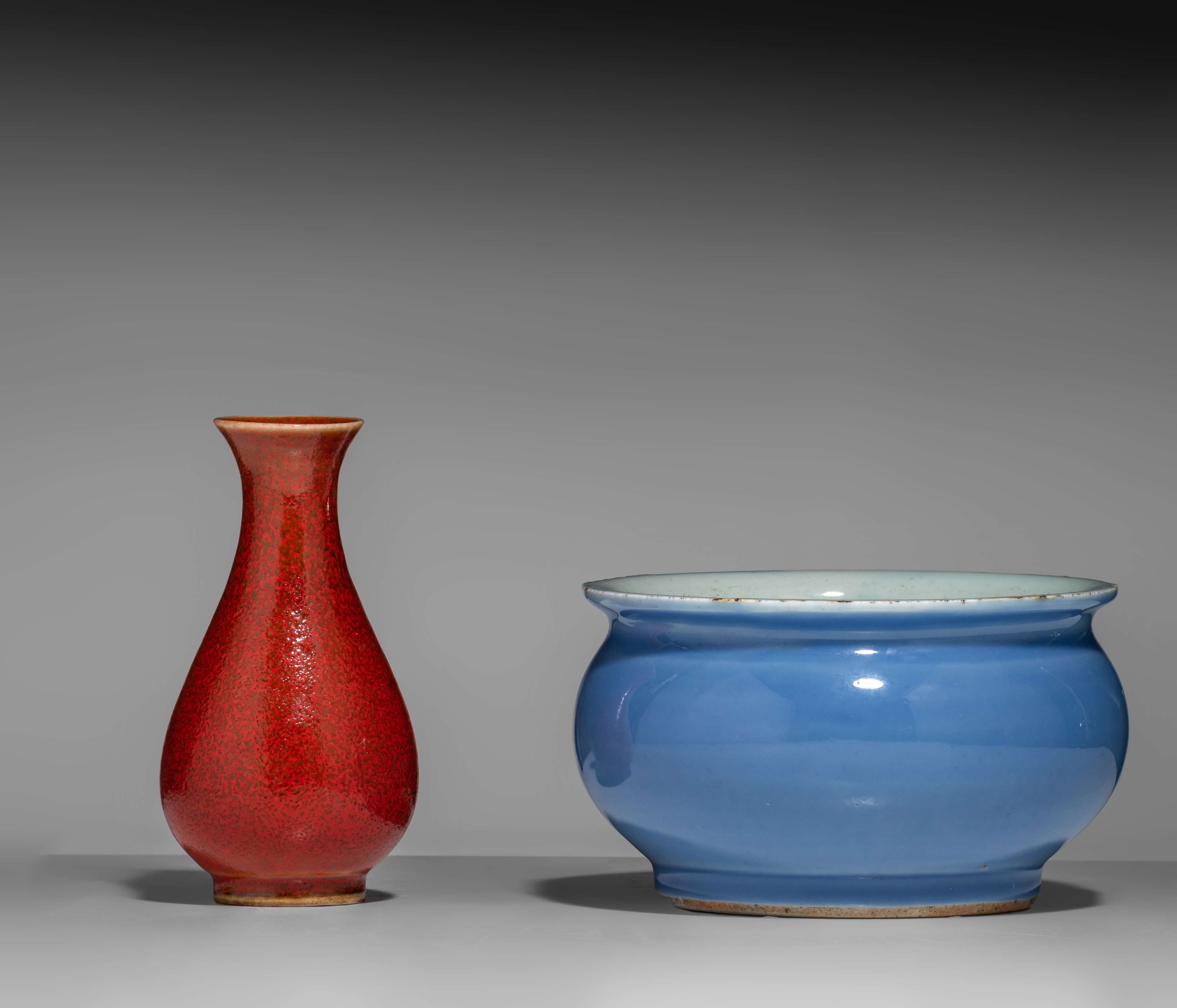 Two Chinese monochrome wares, Qing dynasty, H 13,8 (vase) cm - H 9,5 - ø 15,5 cm (censer) - Image 5 of 7