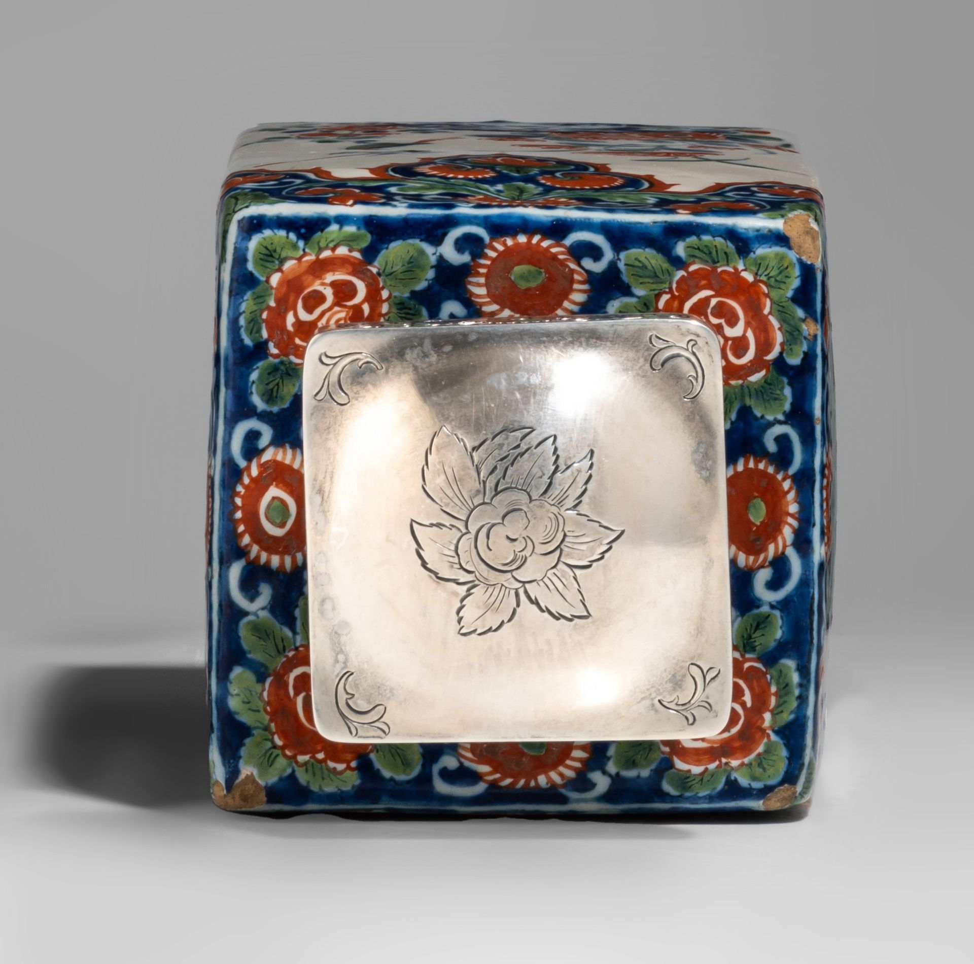 An 18thC Dutch Delft cashmere palette tea caddy, silver-mounted, H 17 cm - Image 7 of 9