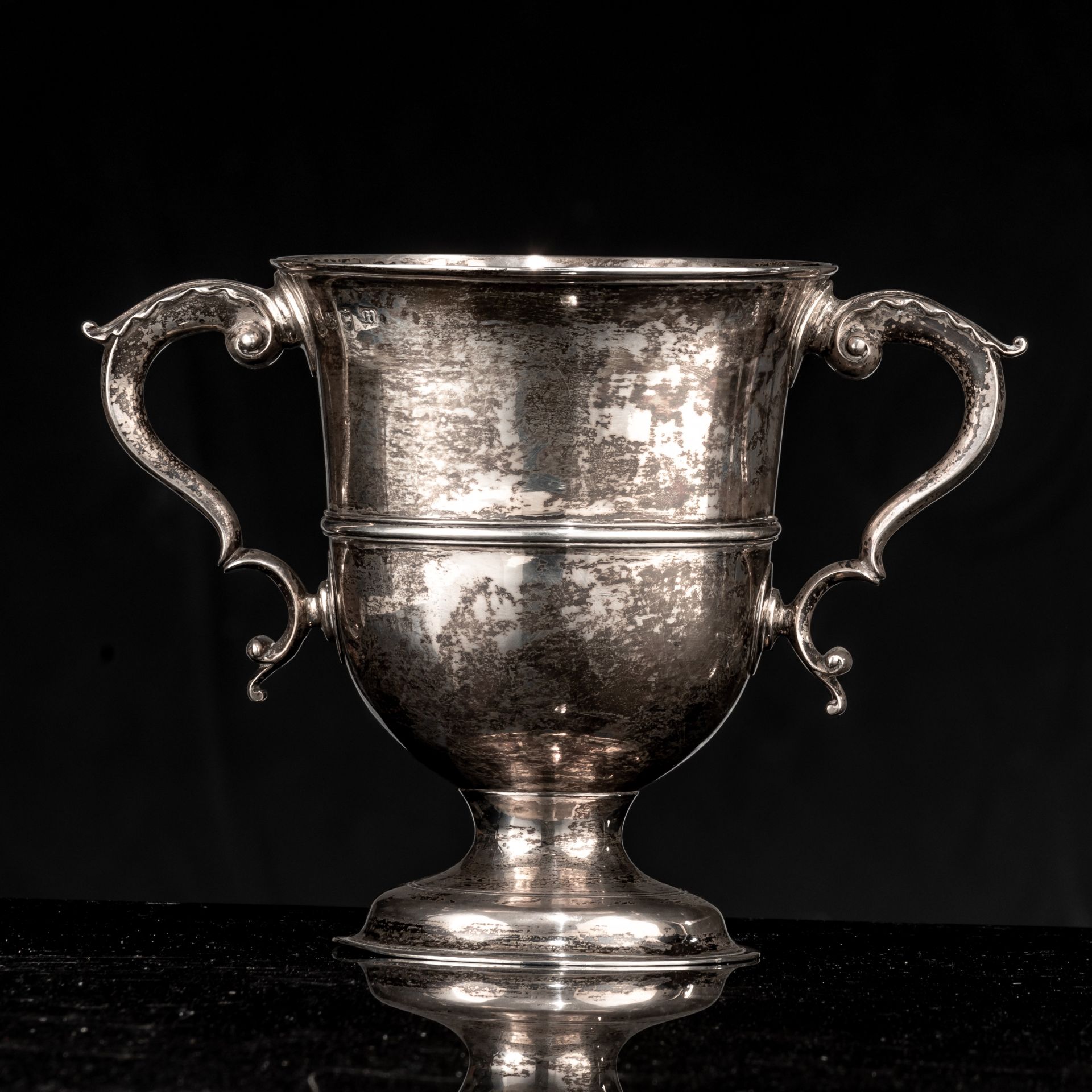 An 18thC English silver beaker, London hallmarks, H 15 cm, weight: 488 g - Image 4 of 9