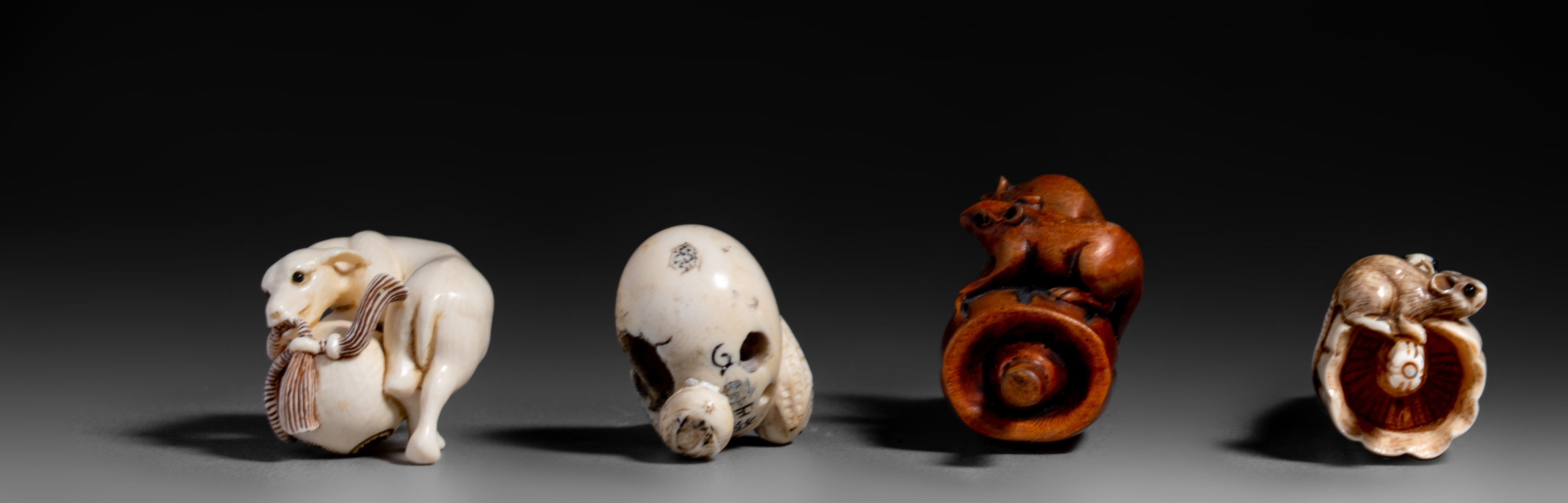 Two ivory netsuke and two ditto okimono, 19th/early 20thC, 25g - 16g - 44g - 24g (+) - Image 4 of 9