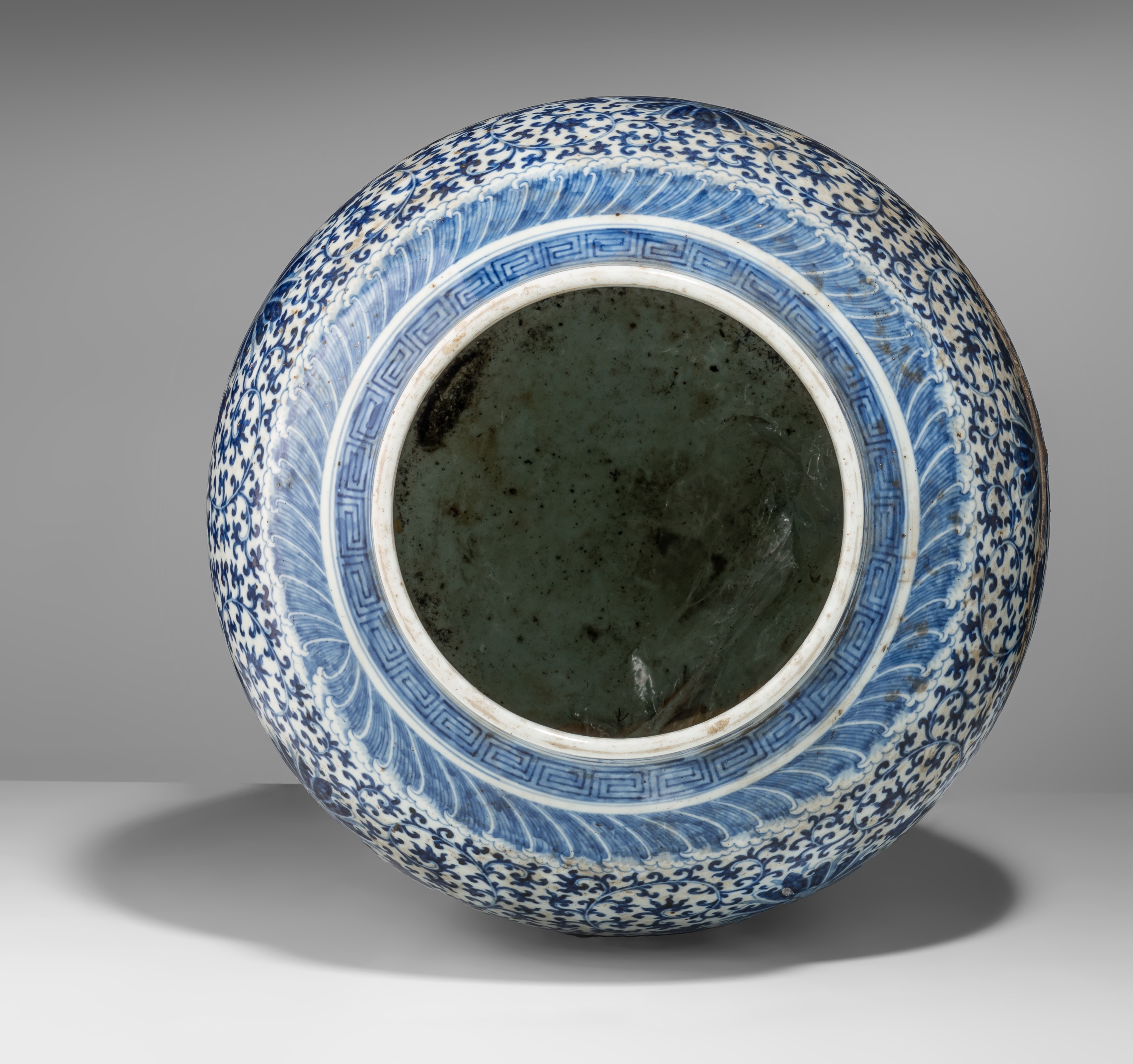 A Chinese blue and white 'Lotus Scroll' covered vase, late 18thC, H 63,5 cm - Image 7 of 9