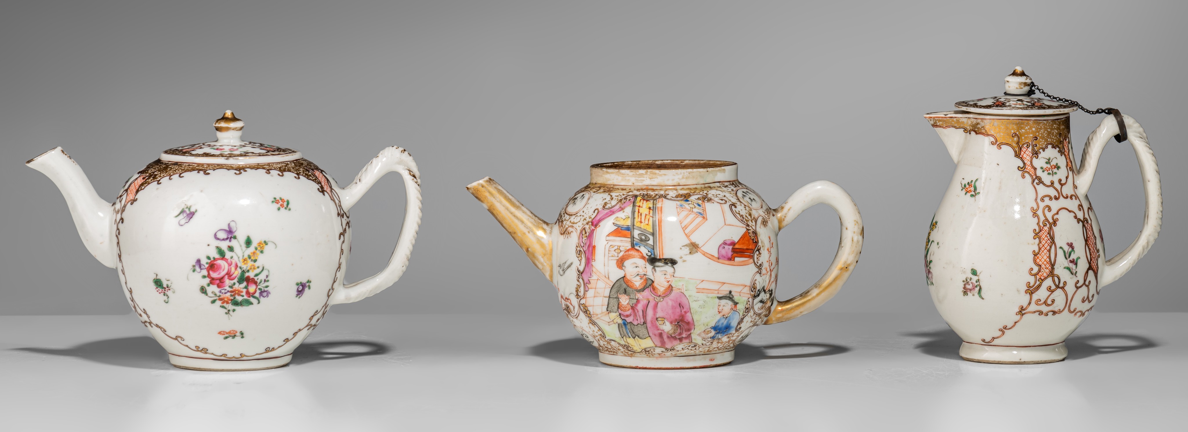 A collection of famille rose and gilt decorated export porcelain ware, 18thC, largest - H 12,5 - 34, - Image 4 of 20