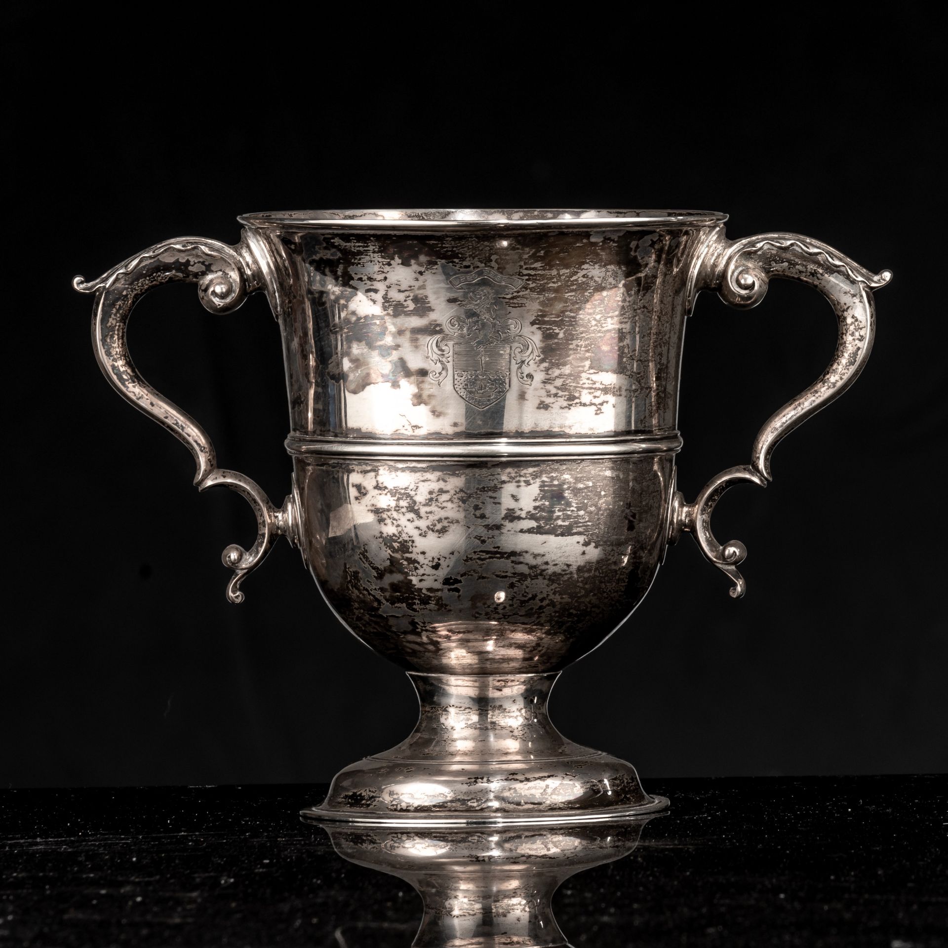 An 18thC English silver beaker, London hallmarks, H 15 cm, weight: 488 g - Image 2 of 9