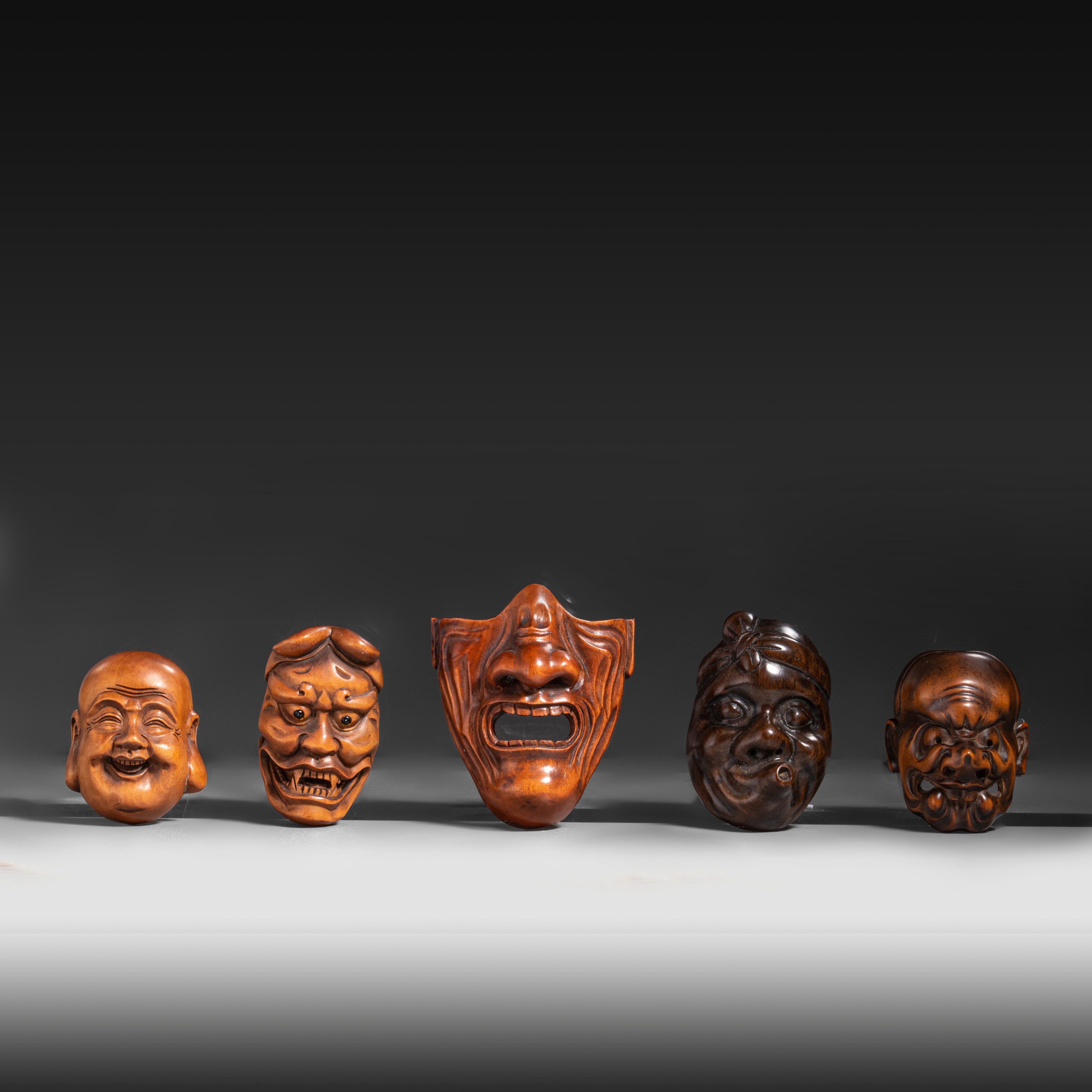 Five Japanese wood netsuke, Meiji period, H 4,5 cm - 5,1 cm - 5,8 cm - 6 cm - 4,4 cm