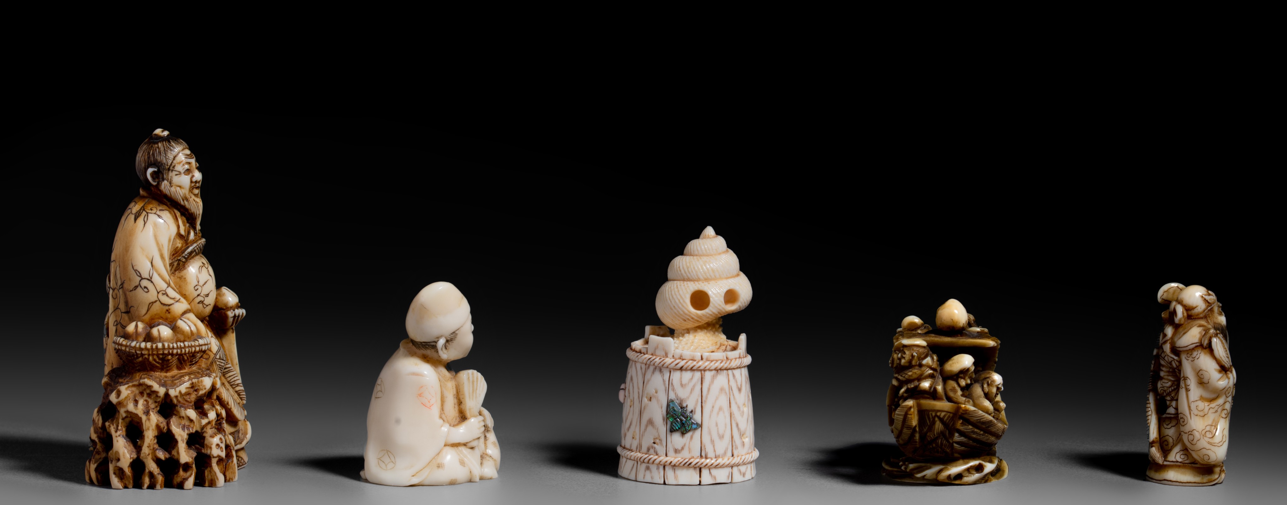 Five ivory netsuke, 19thC, 22 - 13 - 18 - 44 - 14g (+) - Image 4 of 5