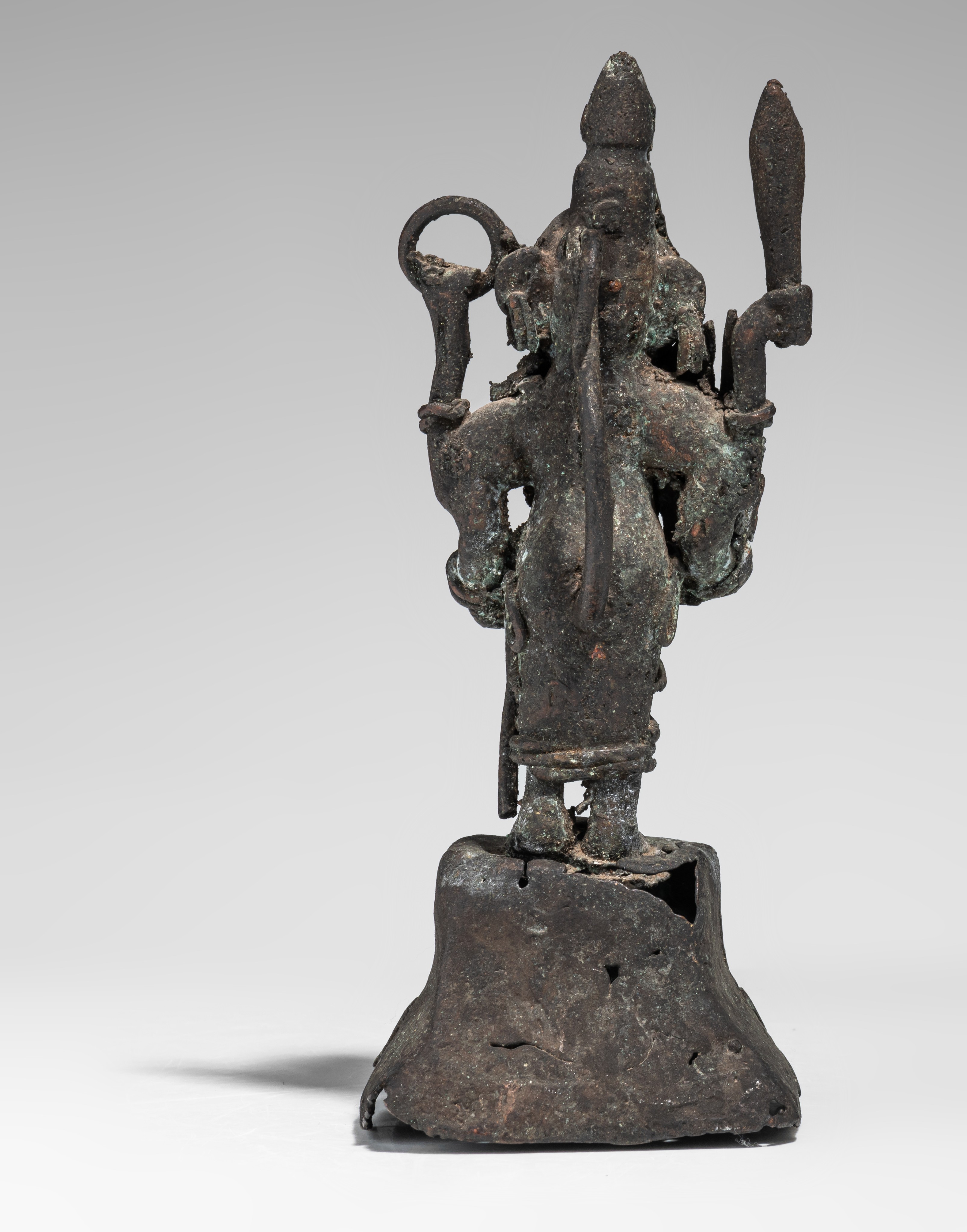 An archaic bronze figure, H 19,5 cm - Image 5 of 8