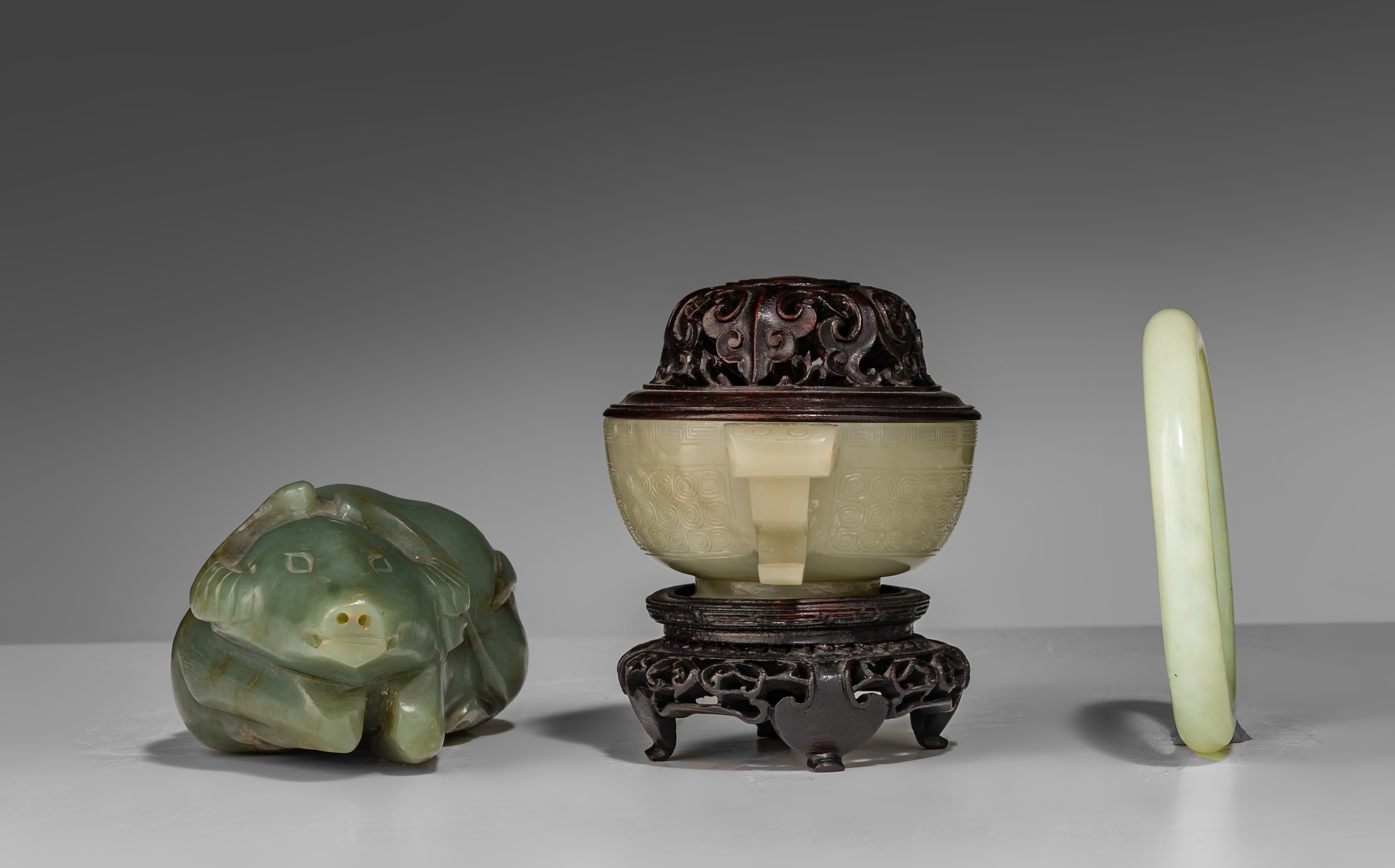 A collection of three jade carvings, Qing dynasty, tallest H 10 cm (total H) - Image 5 of 7
