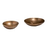 Two bronze bowls by Ado Chale (1928), H 4,5 - ø 15,5 - 20 cm