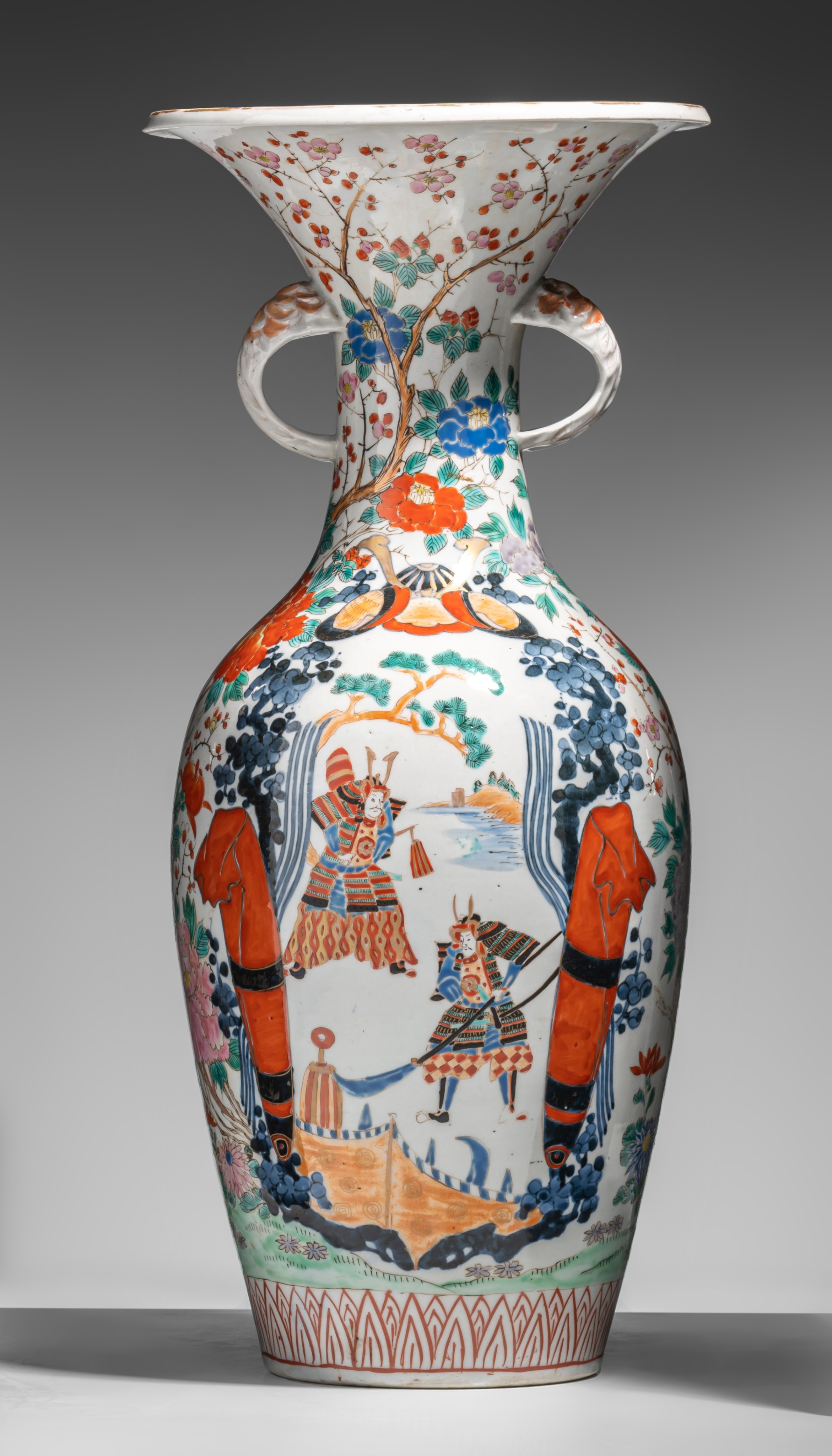 A Japanese Imari vase, paired with elephant-head handles, late Meiji period, 19thC, H 55,5 cm - Image 2 of 7