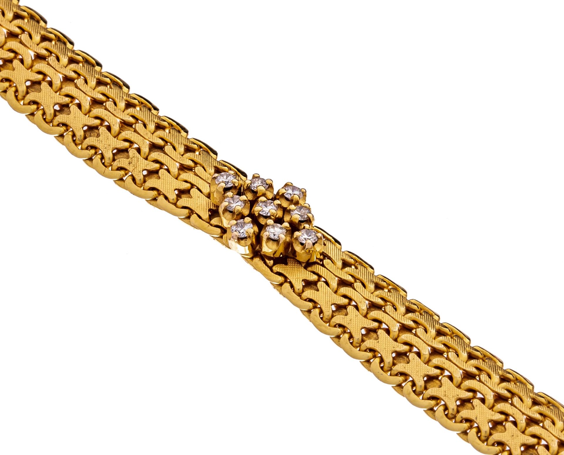 A braided bracelet in 18ct yellow gold, set with nine brilliant cut diamonds, 28,9 g - Image 2 of 7