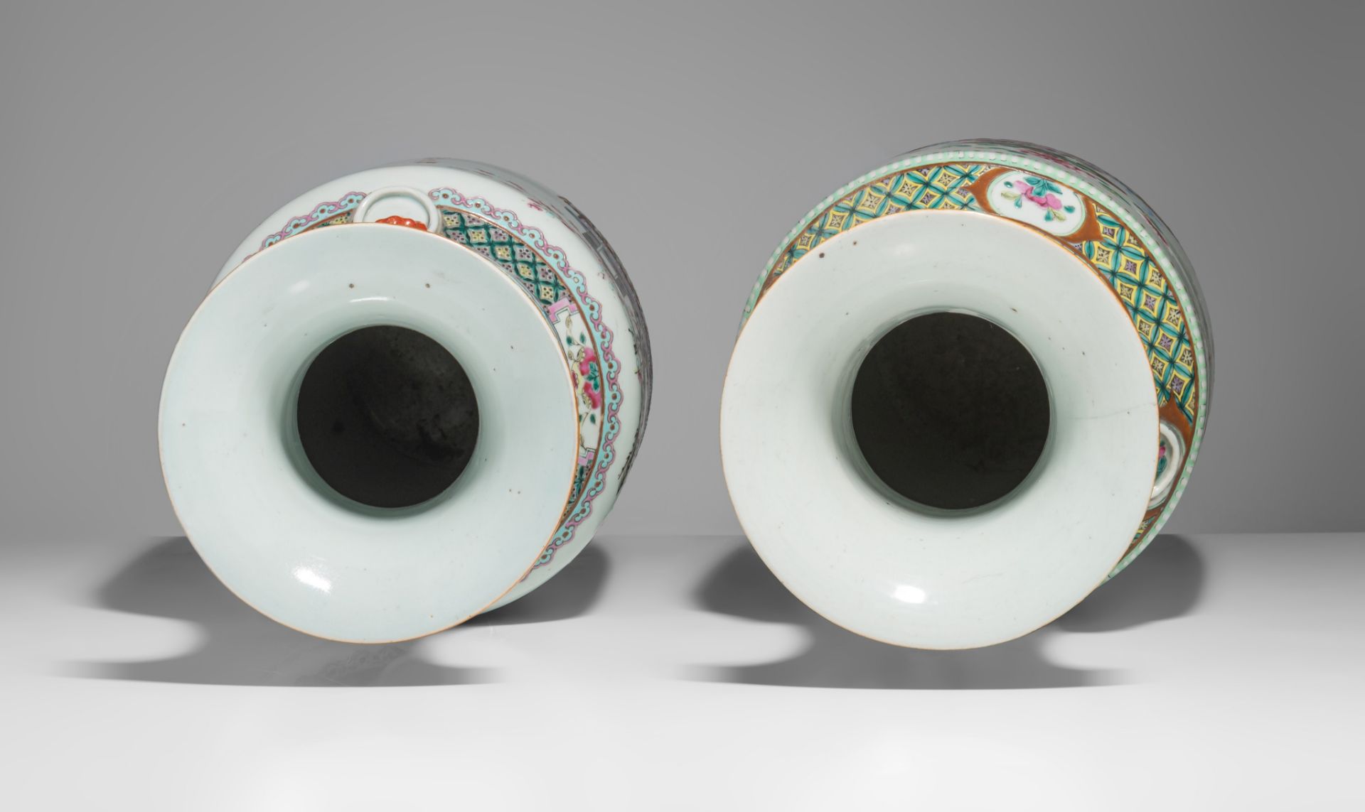 Two Chinese famille rose 'One Hundred Treasures' vases, paired with Fu lion head handles, 19thC, H 5 - Image 6 of 6