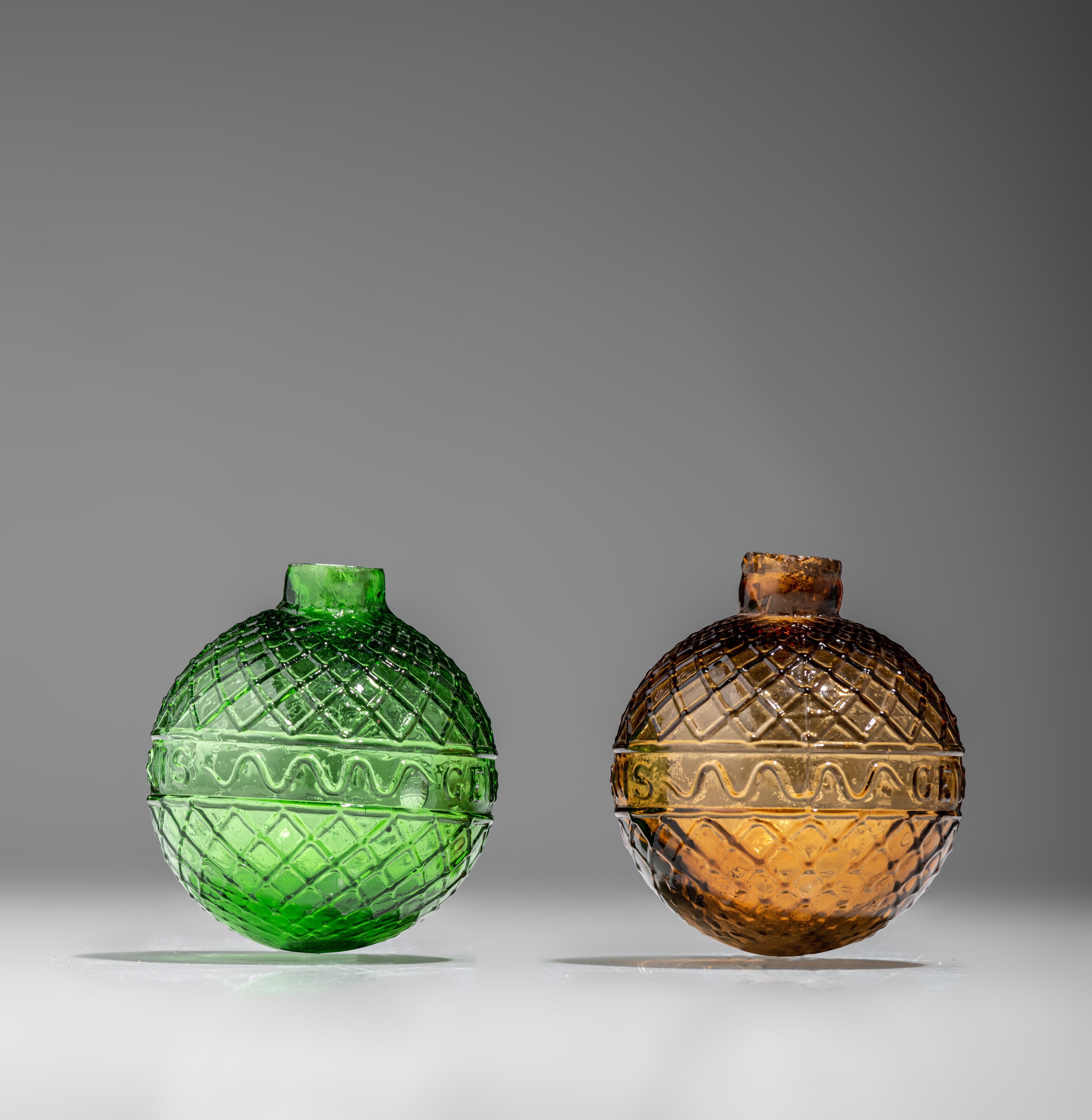 Two target balls, green and amber-coloured moulded glass, marked Gevelot - Paris, 1875-1900, H 7 cm - Image 5 of 9