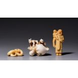 An ivory netsuke and two okimono, 19th/early 20thC, H 3,8 - 4,9 - 3 cm / 18g - 9g - 4g (+)