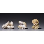 Two ivory netsuke, W 4,2 - 5,2 cm, 19 - 21 g.; one ditto okimono H 4,5 cm - 16 g (+)