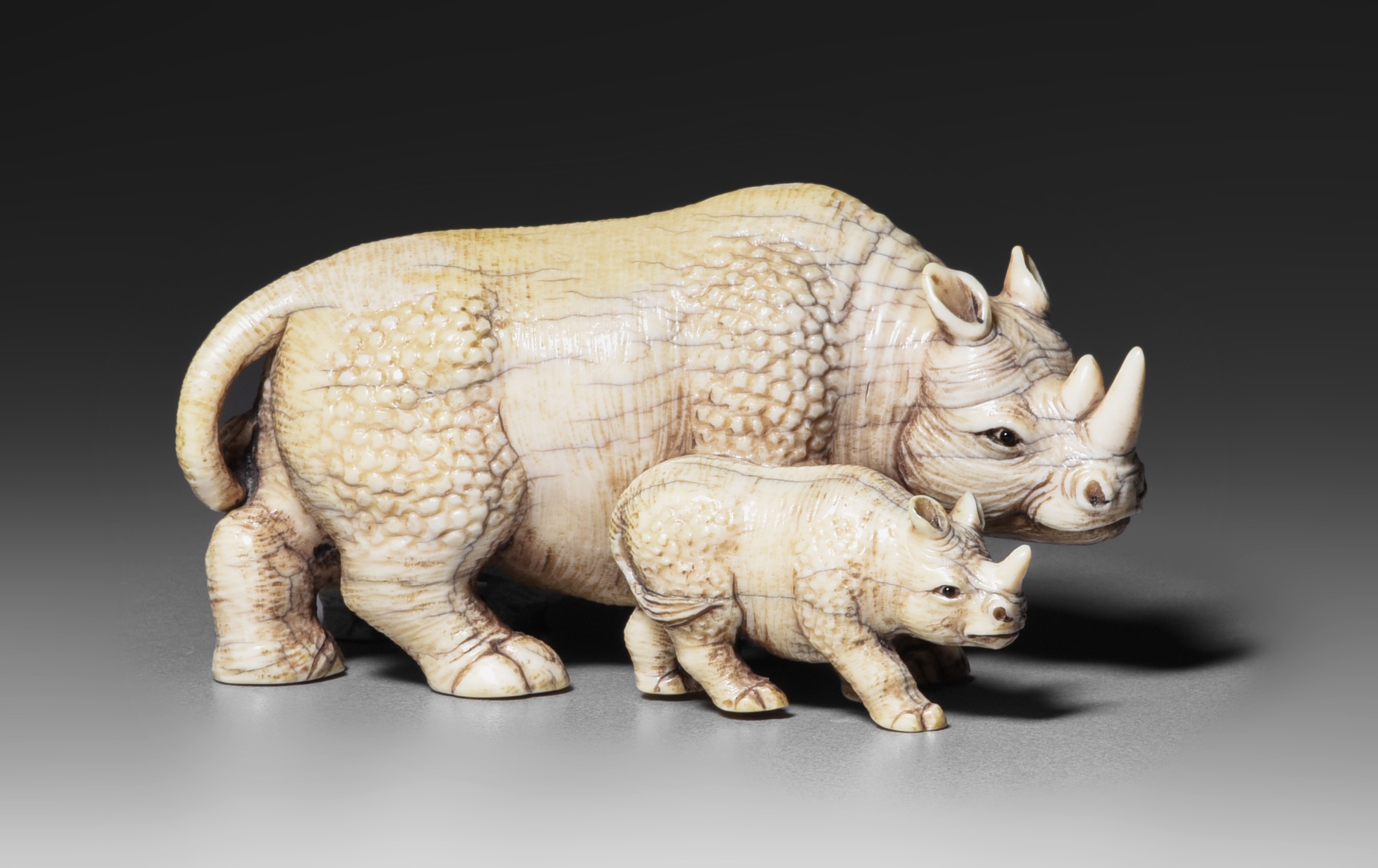 Two Japanese ivory okimono of wild animals, Edo/Meiji period, 144g - 156g (+) - Image 2 of 15