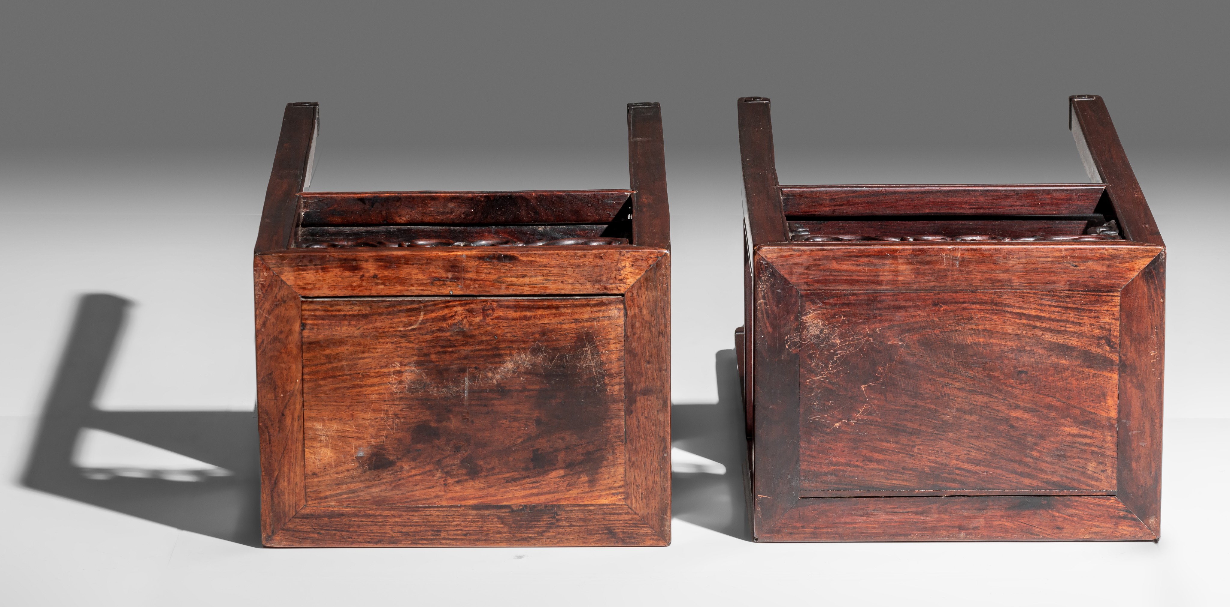 A pair of Chinese rosewood high stands, late Qing/Republic period, H 79,5 - 81 cm - Image 7 of 9