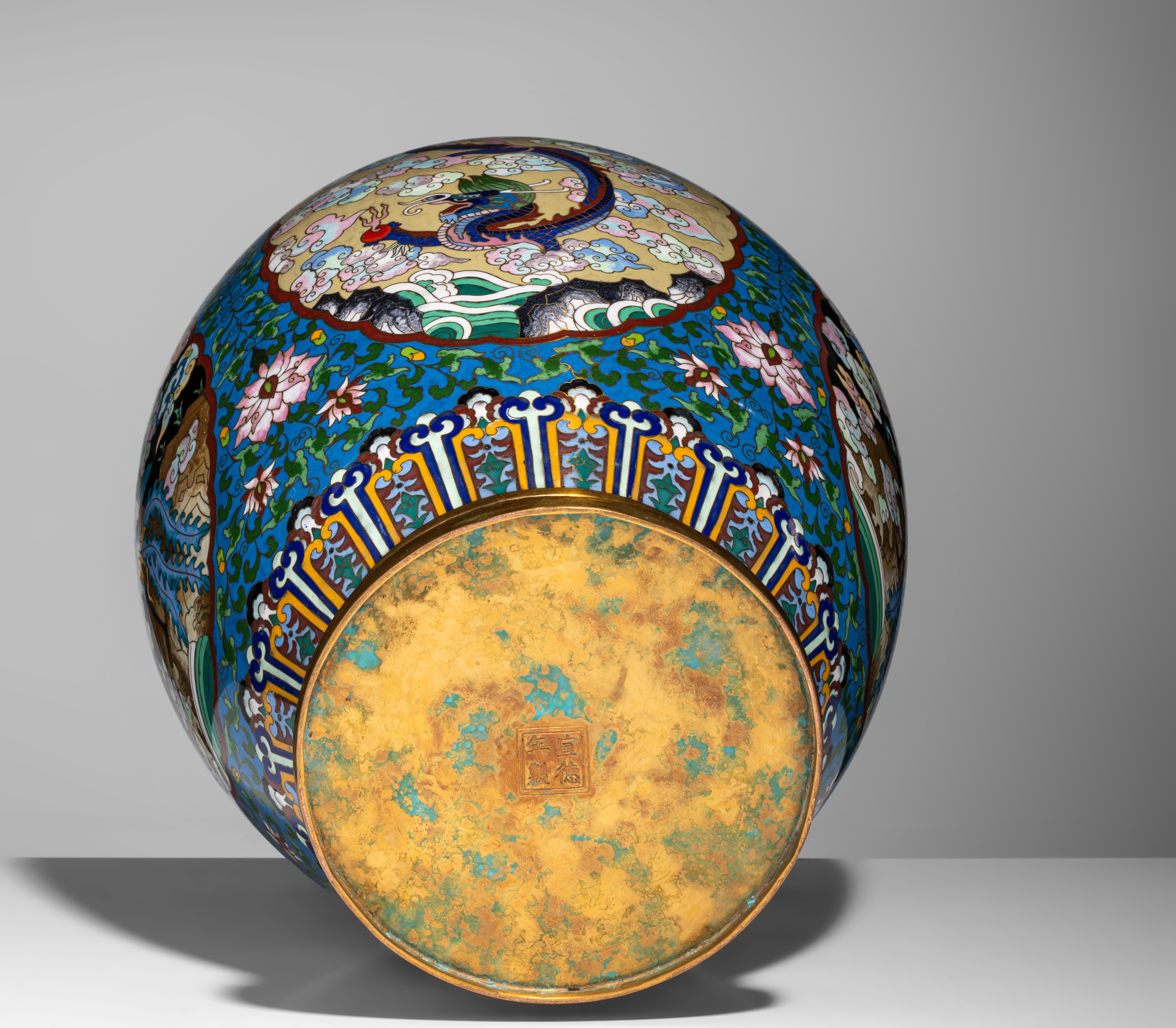 A Chinese cloisonné enamelled bronze vase, paired with dragon handles in gilt, with a Xuande mark, 2 - Image 8 of 11